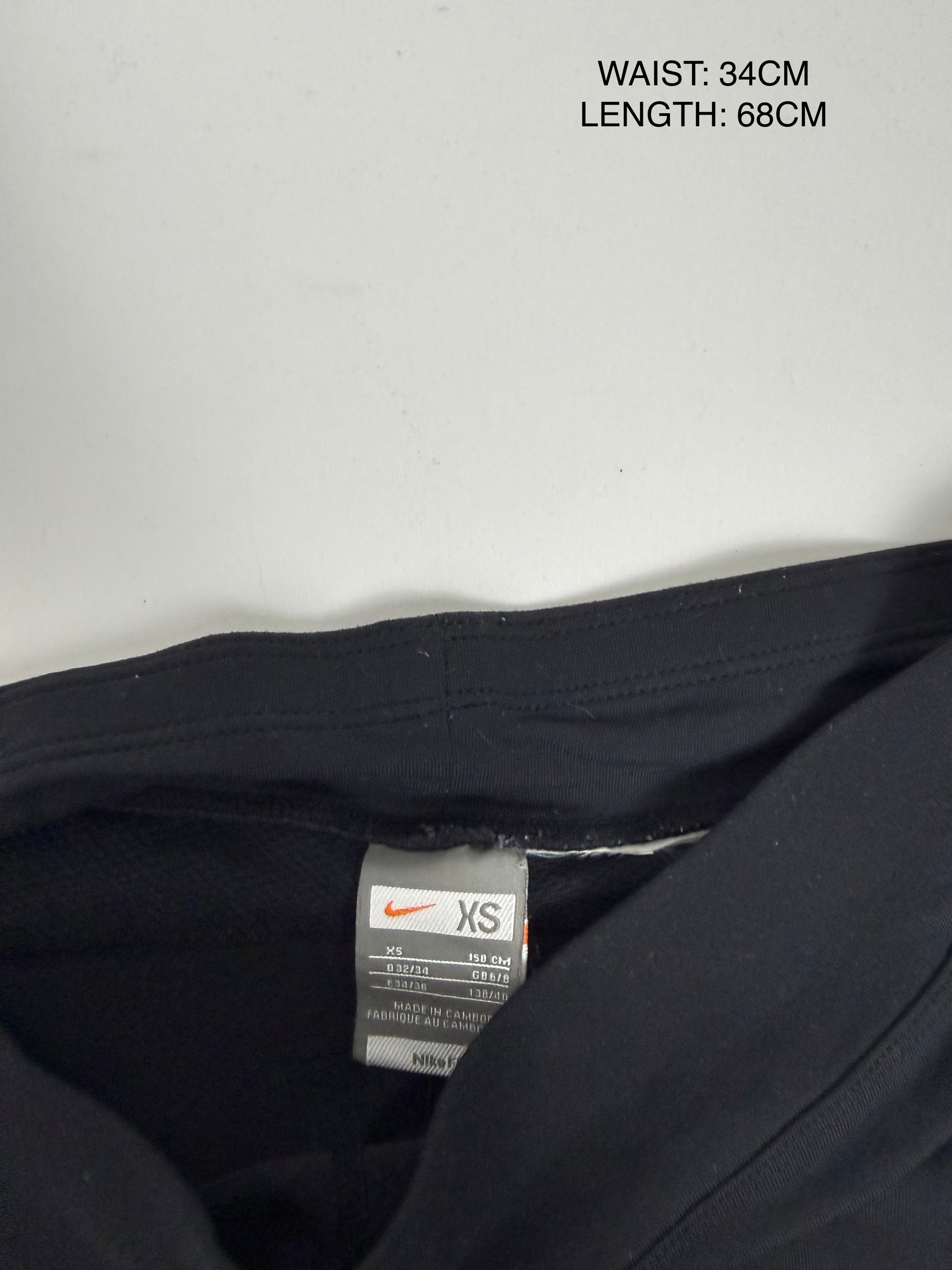Black activewear capri pants