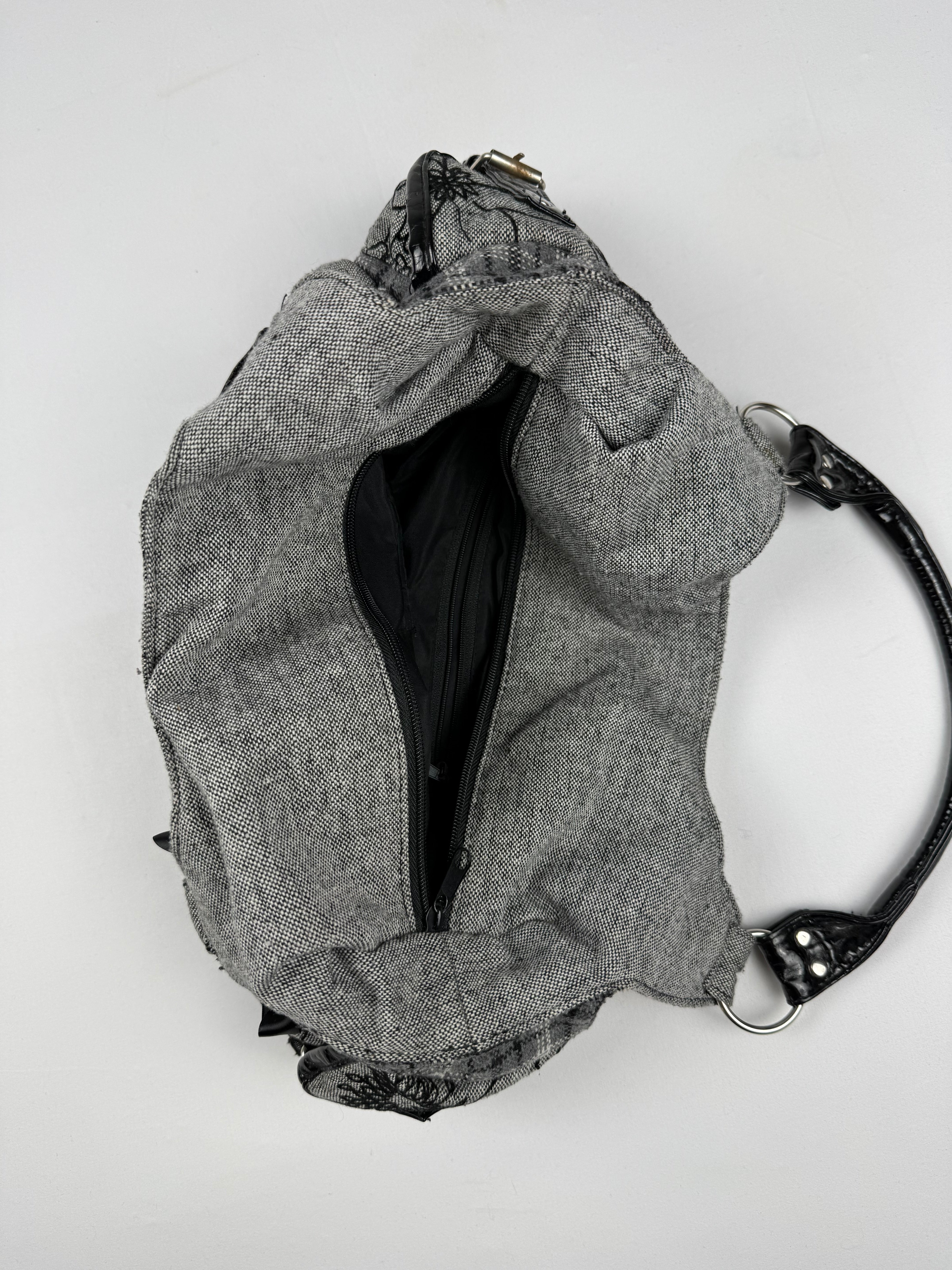 Grey shoulder bag with charms (20x38cm)