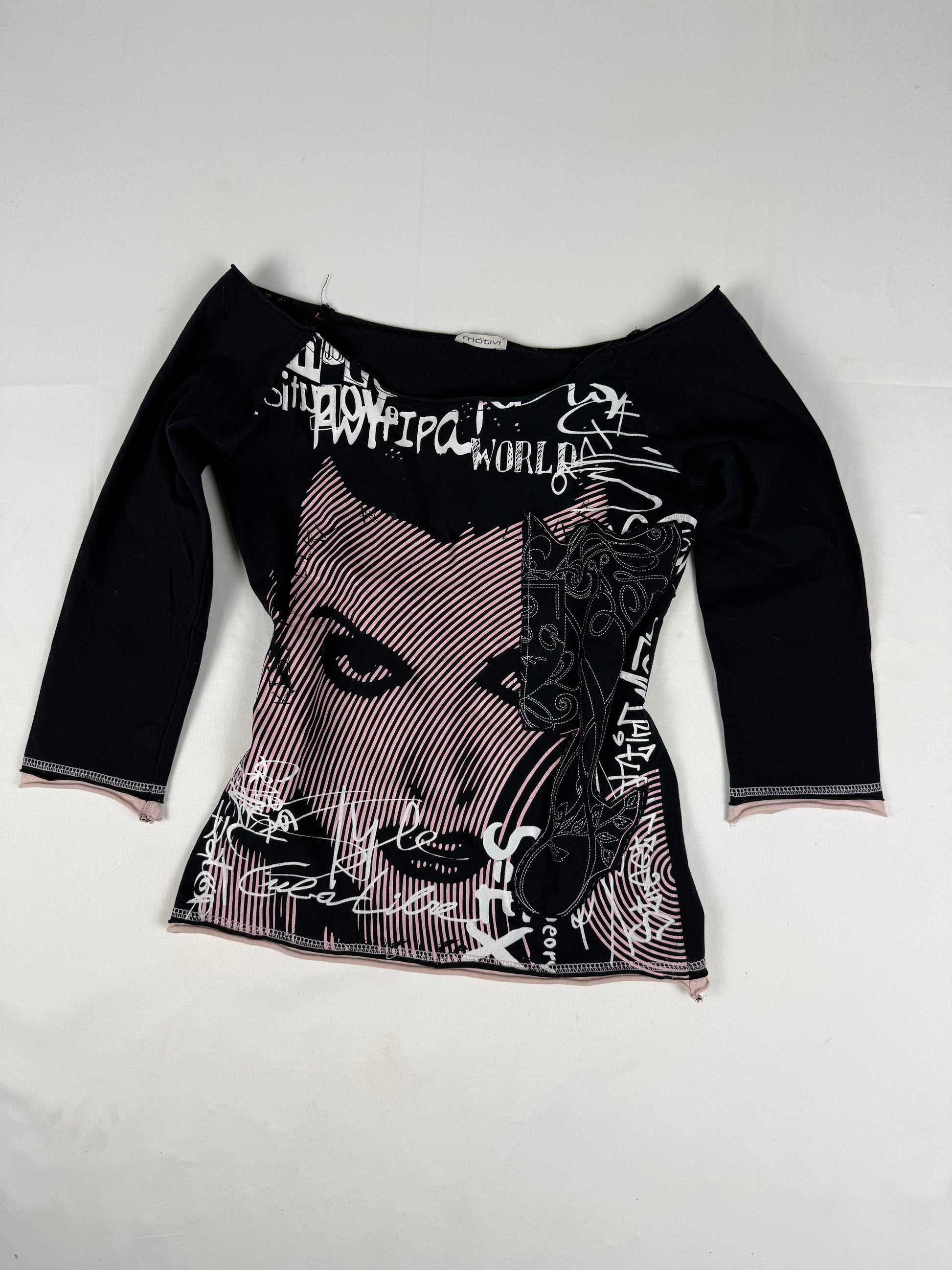 Black graphic tight fit 3/4 sleeves top (S/M)