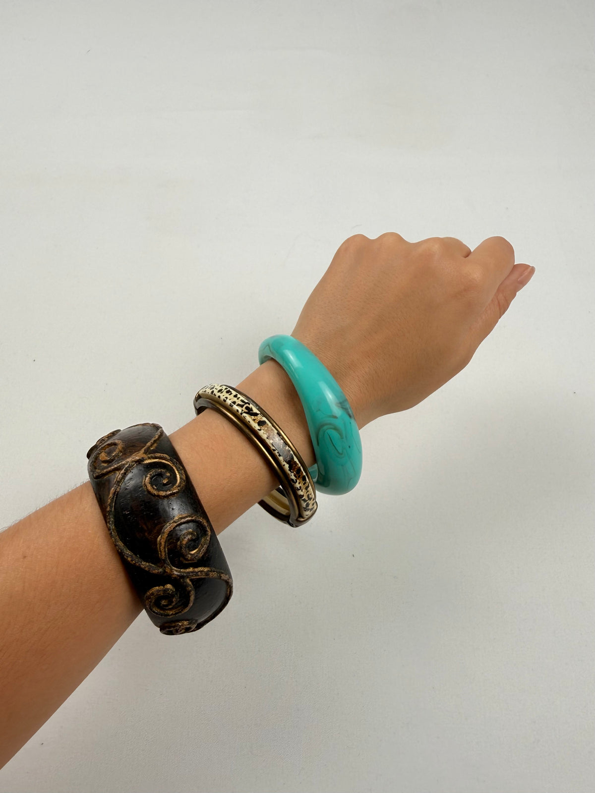 Animal pint beige bangle bracelet