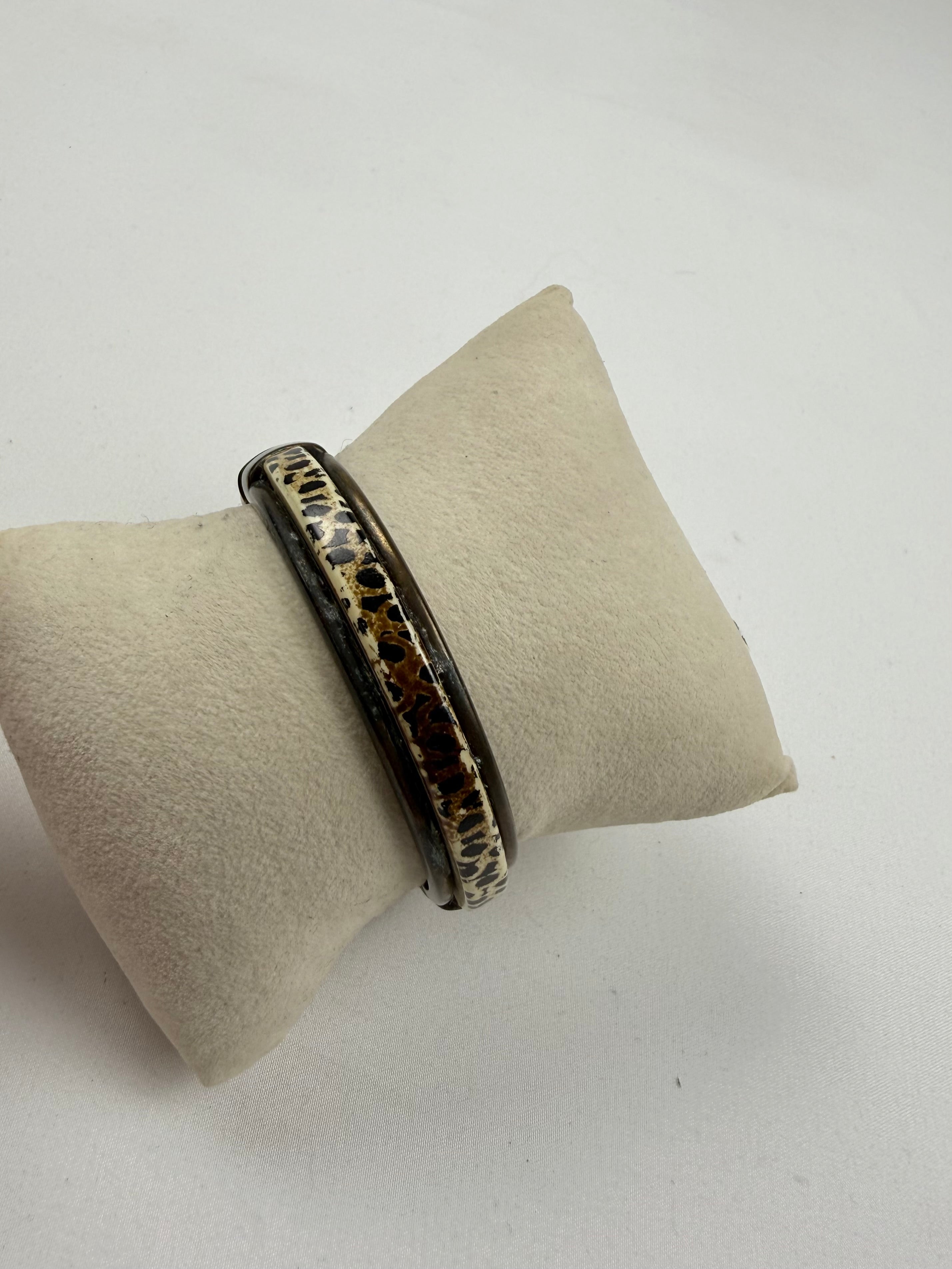 Animal pint beige bangle bracelet