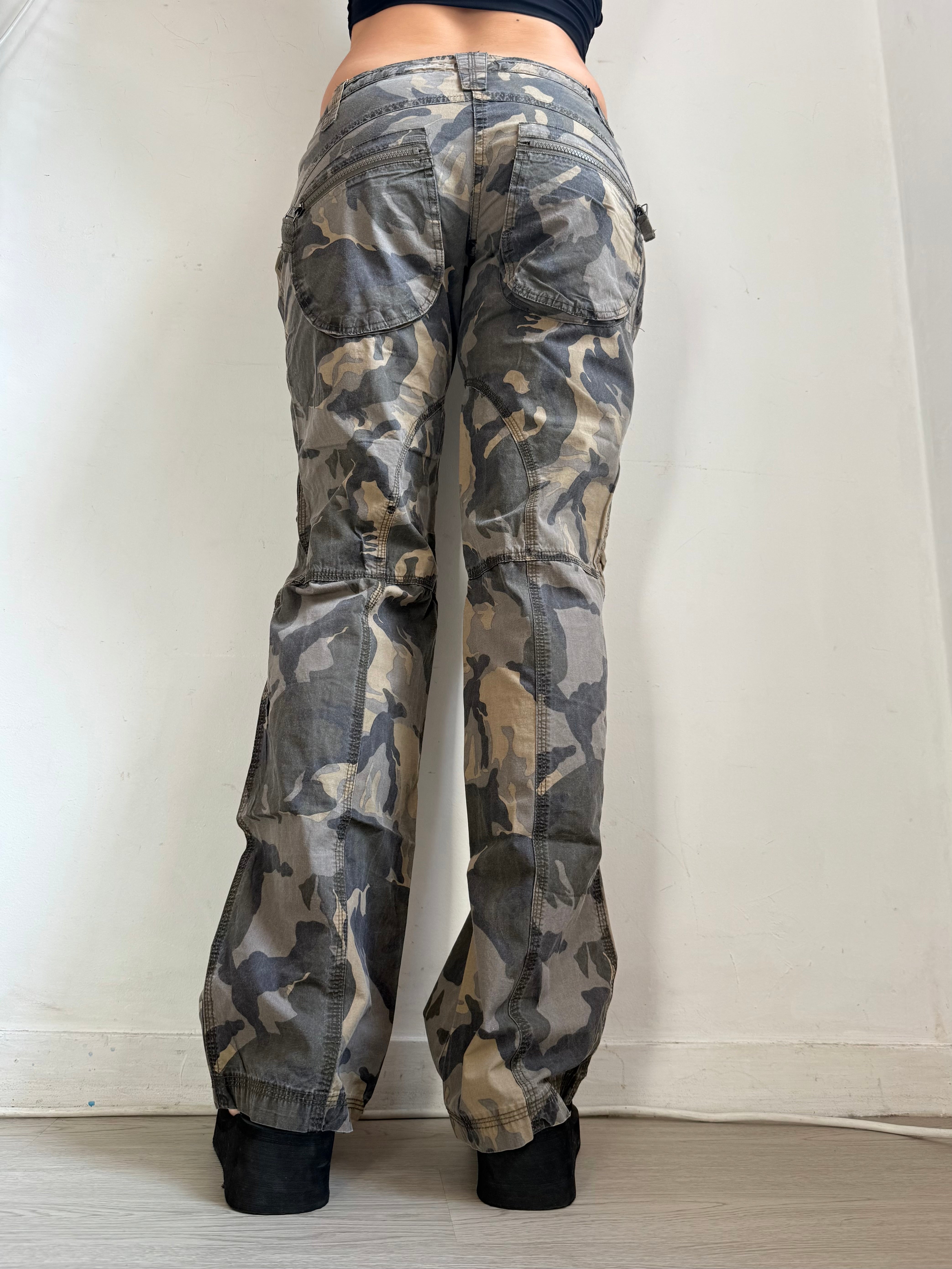 Khaki camo baggy pants (M)
