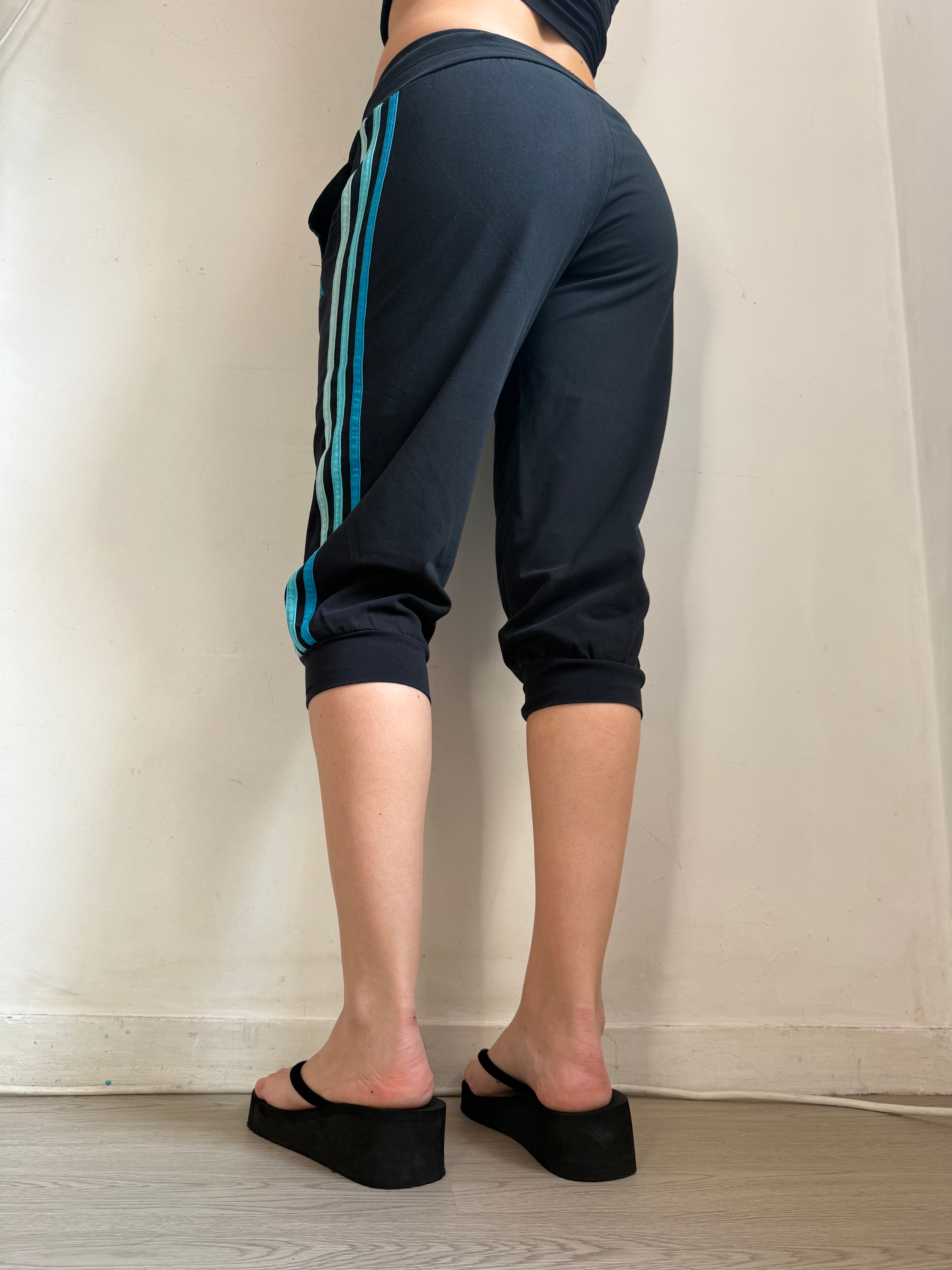 Black & blue activewear capri pants (XS)