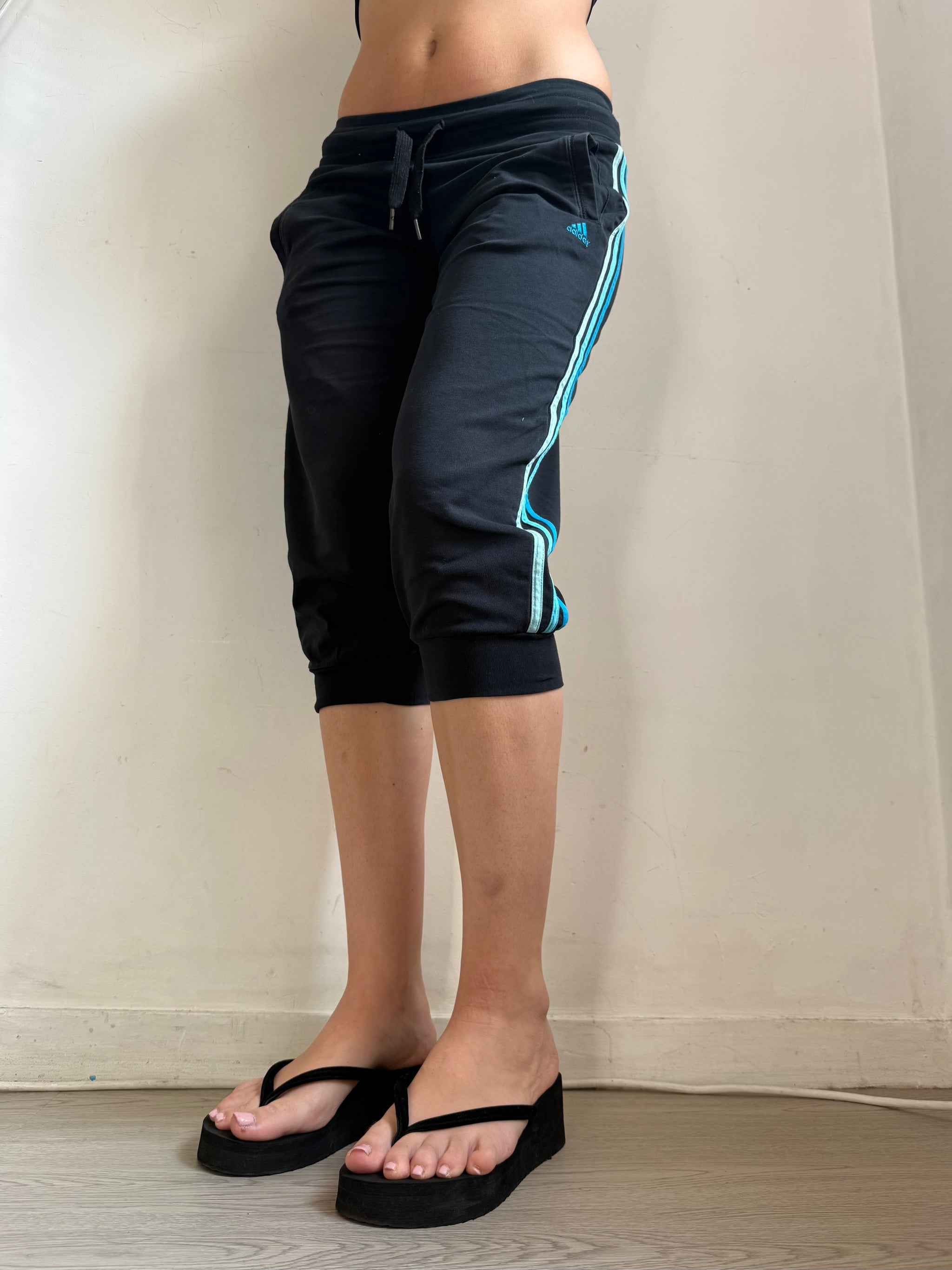 Black & blue activewear capri pants (XS)