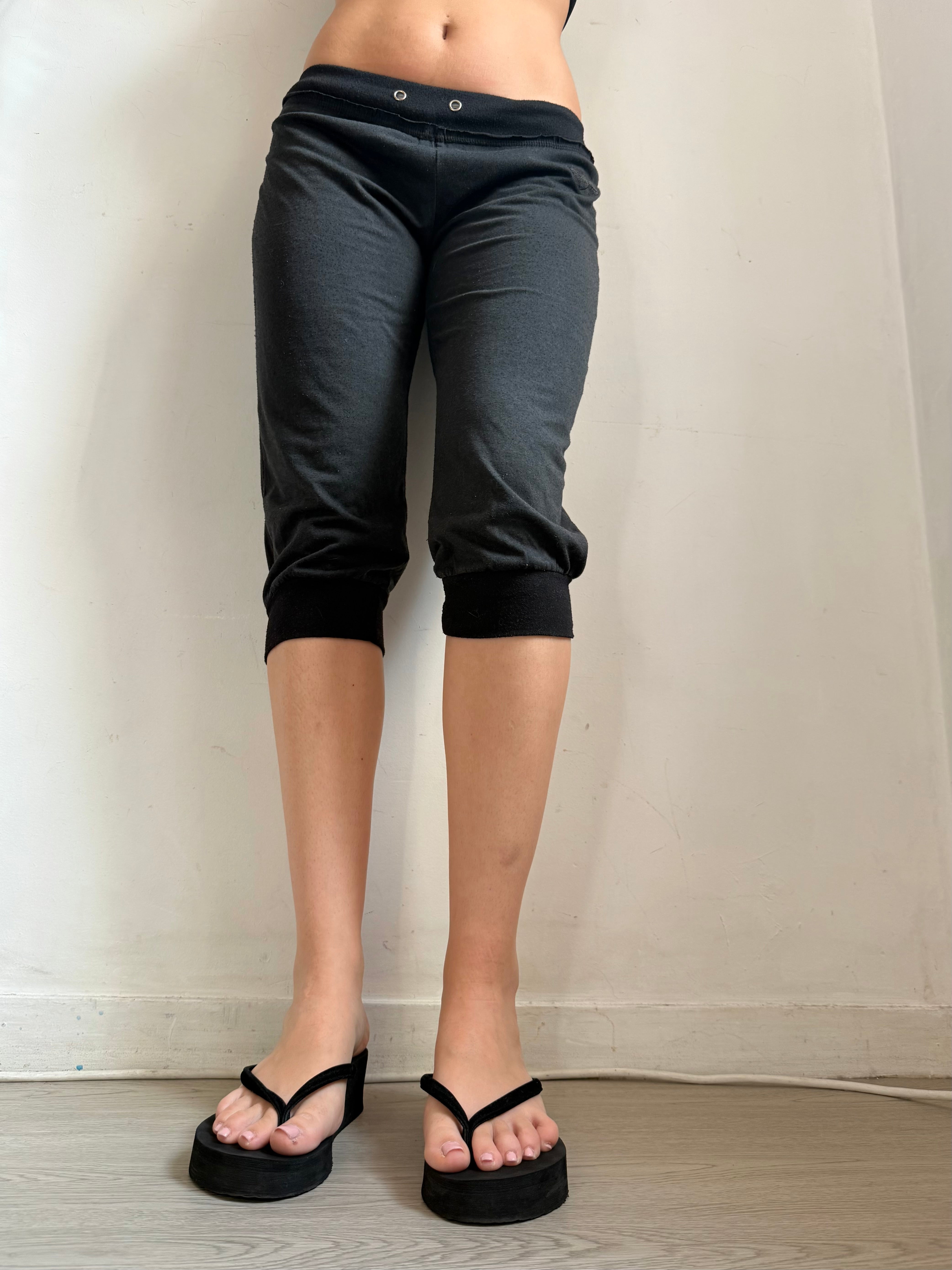 Black activewear capri pants (M)