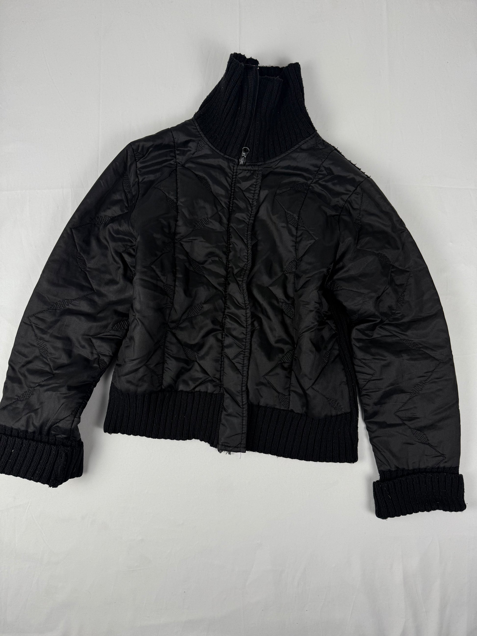 Black zip up puffer jacket (L)