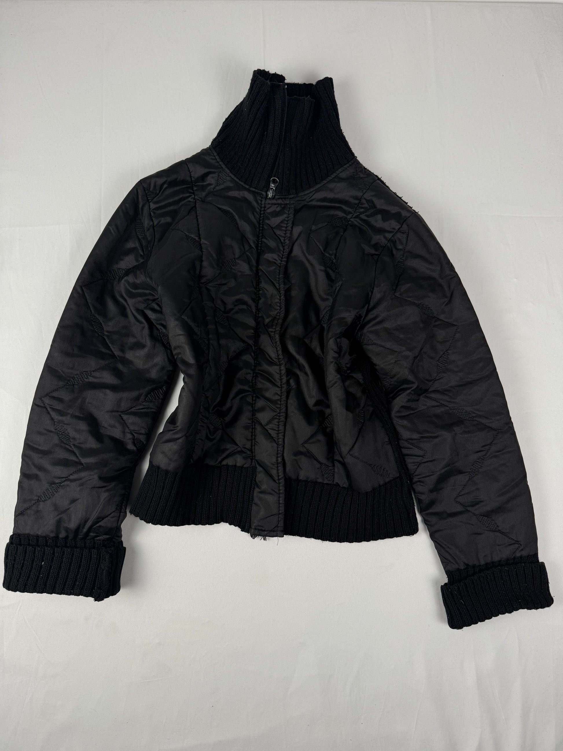 Black zip up puffer jacket (L)