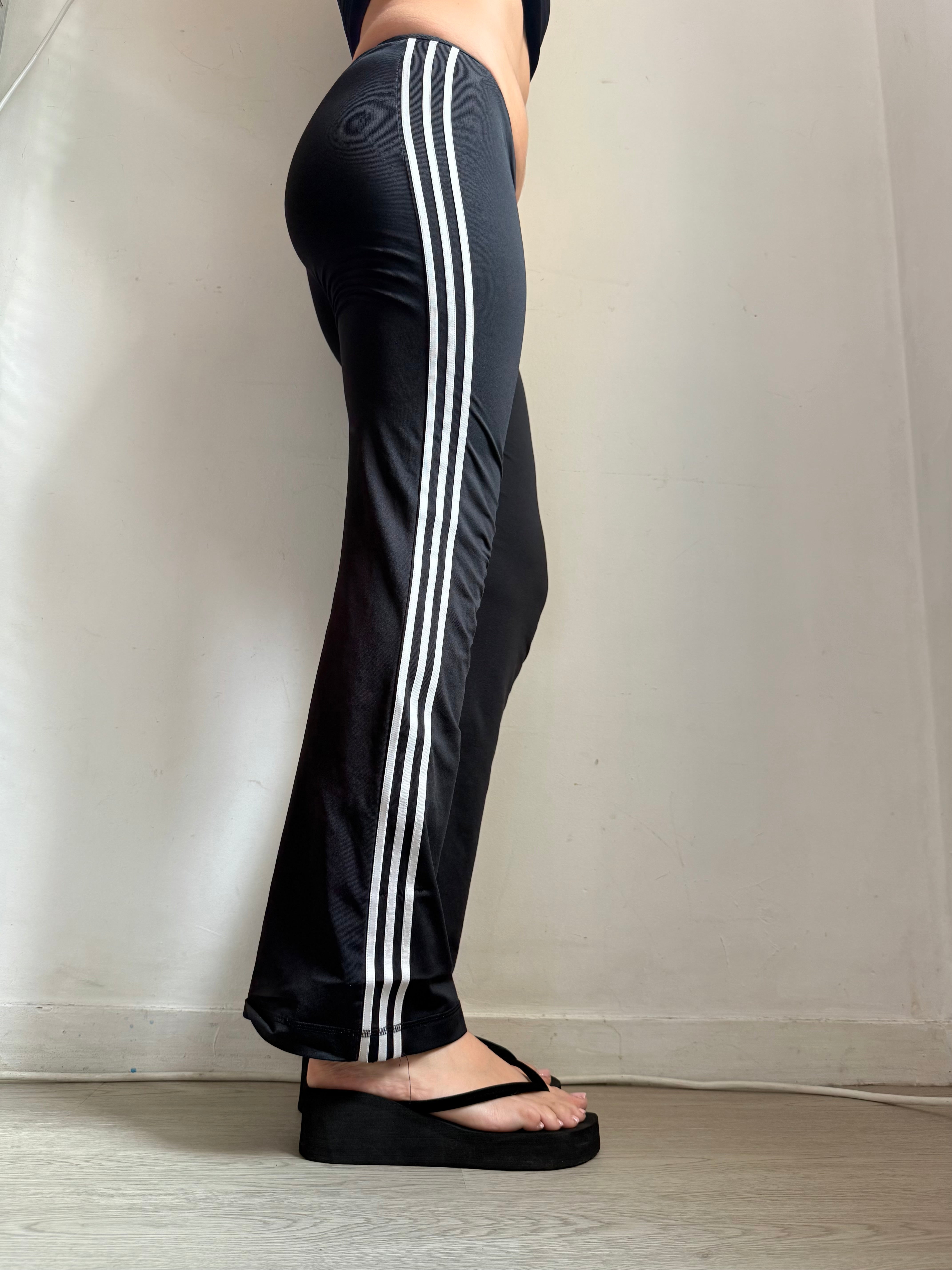 Black activewear flare pants (XS)