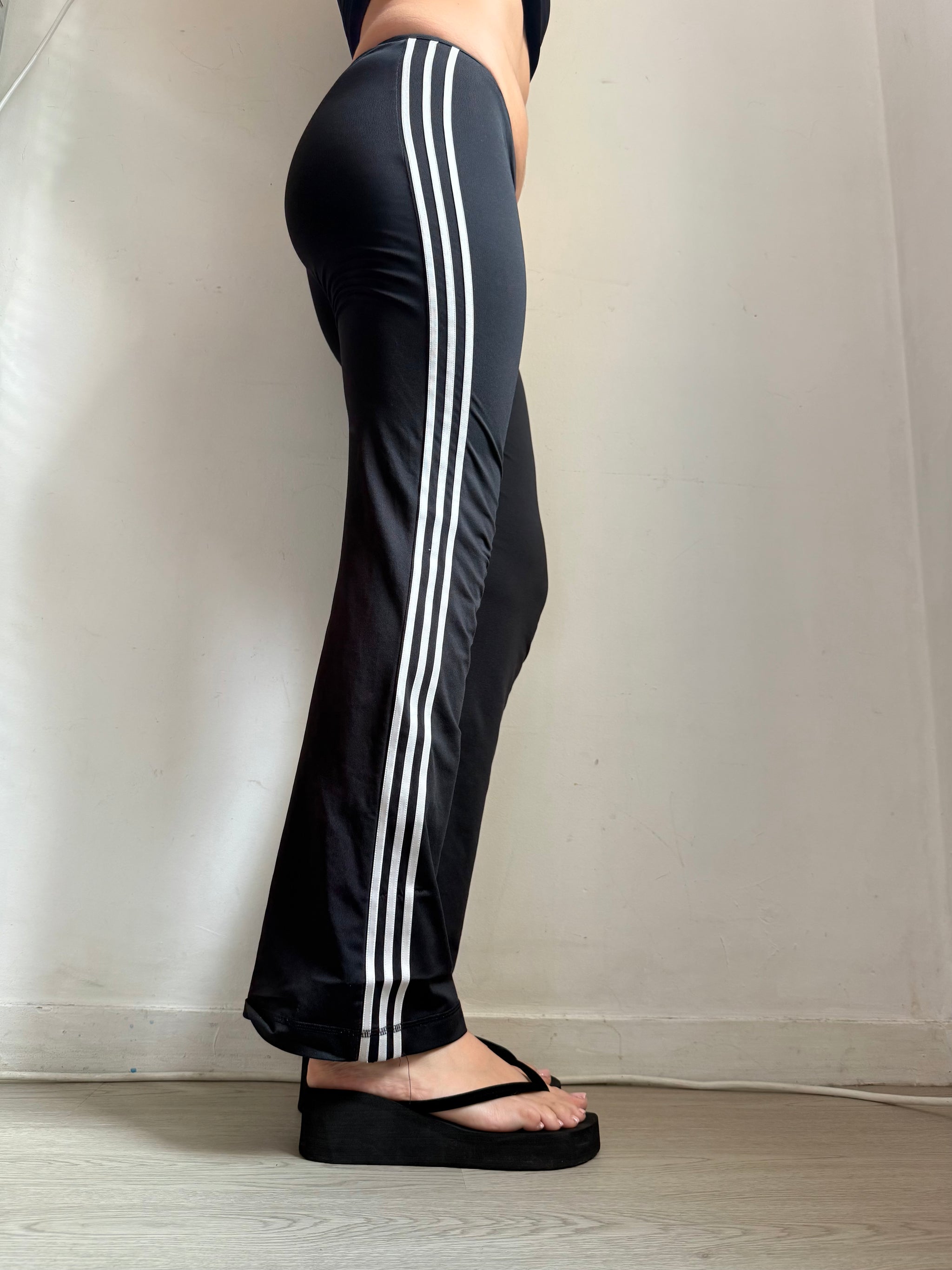 Black activewear flare pants (XS)
