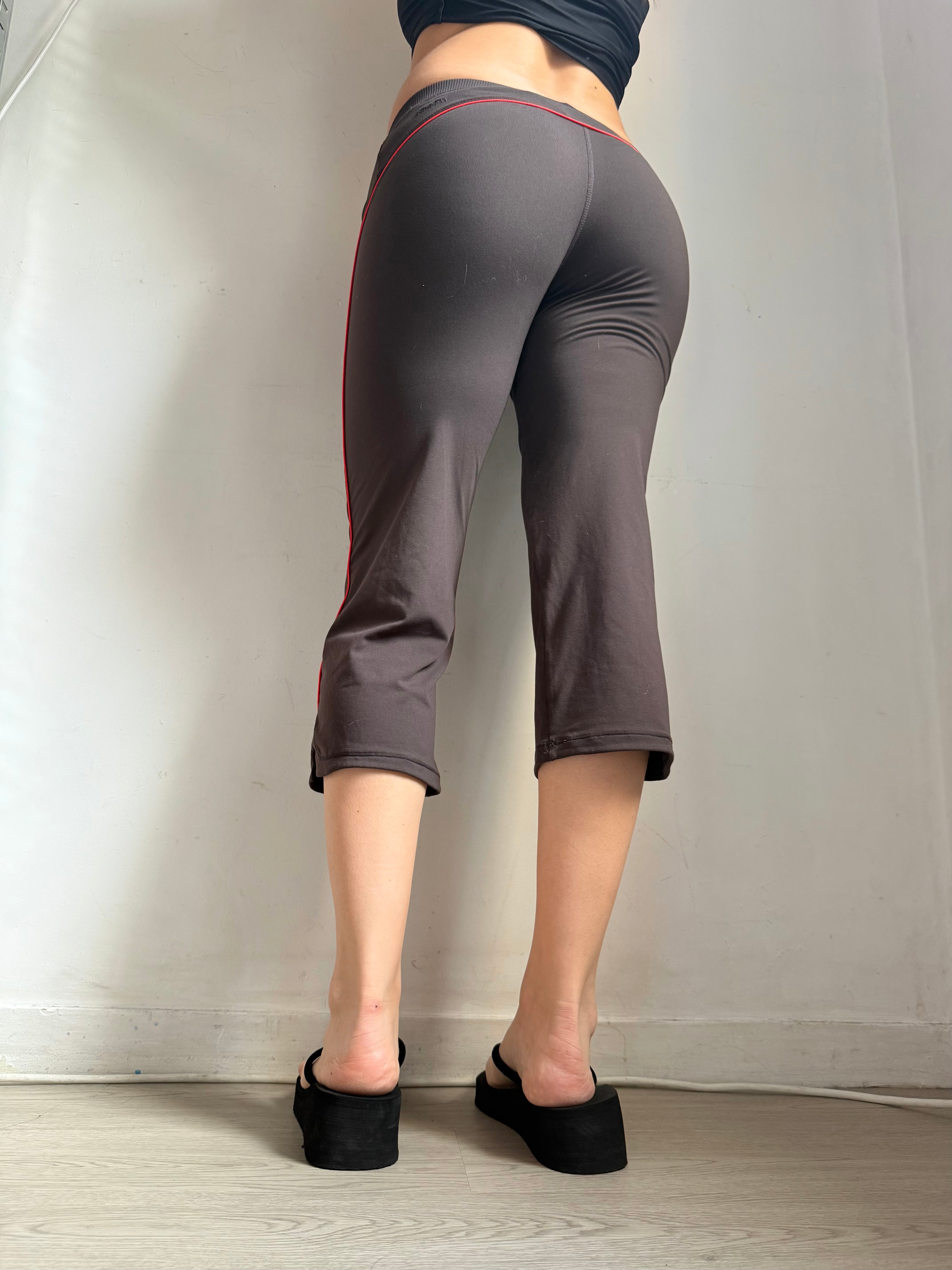Grey activewear capri pants (S)