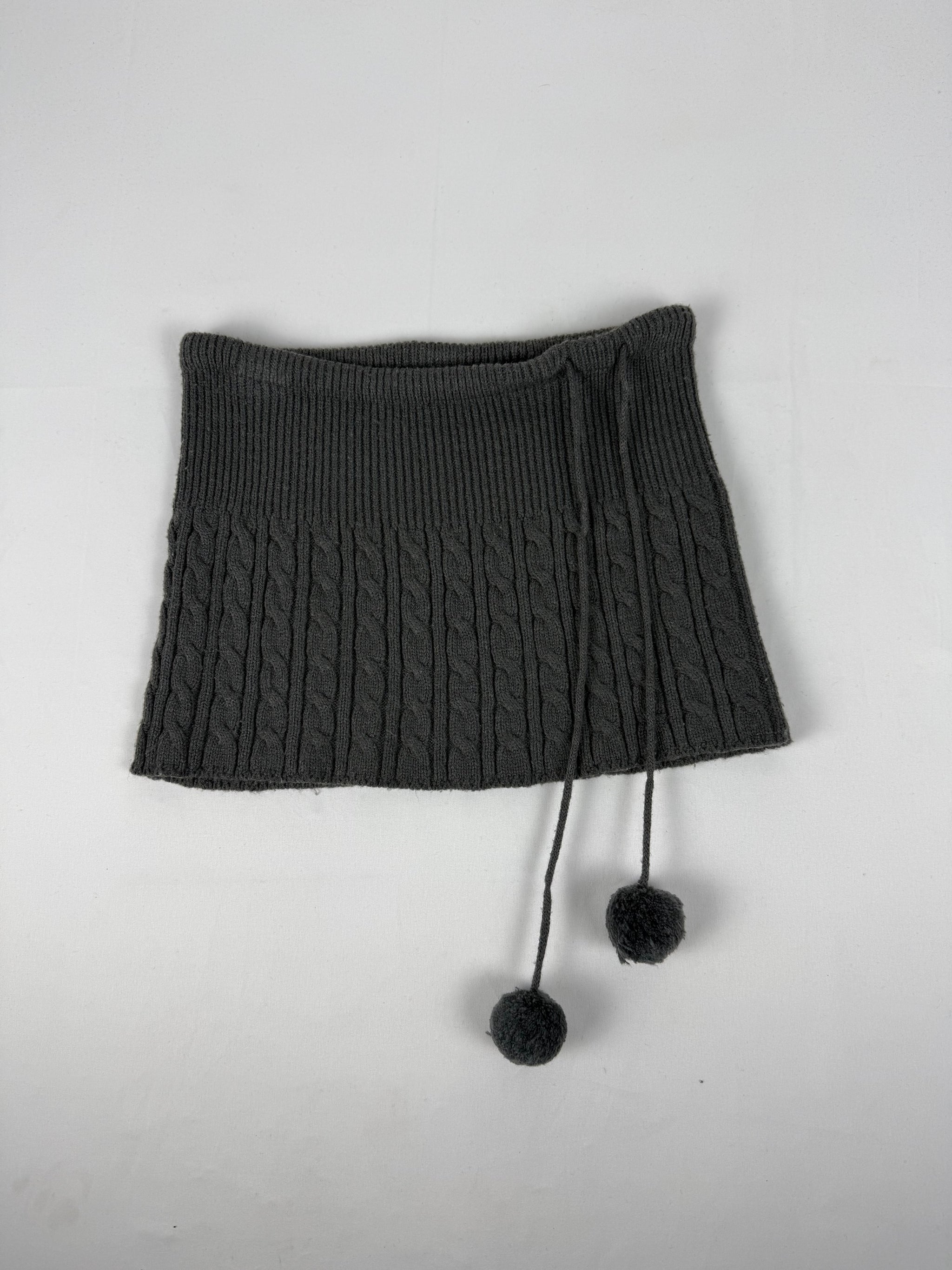 Grey low rise knitted mini skirt (S/M)