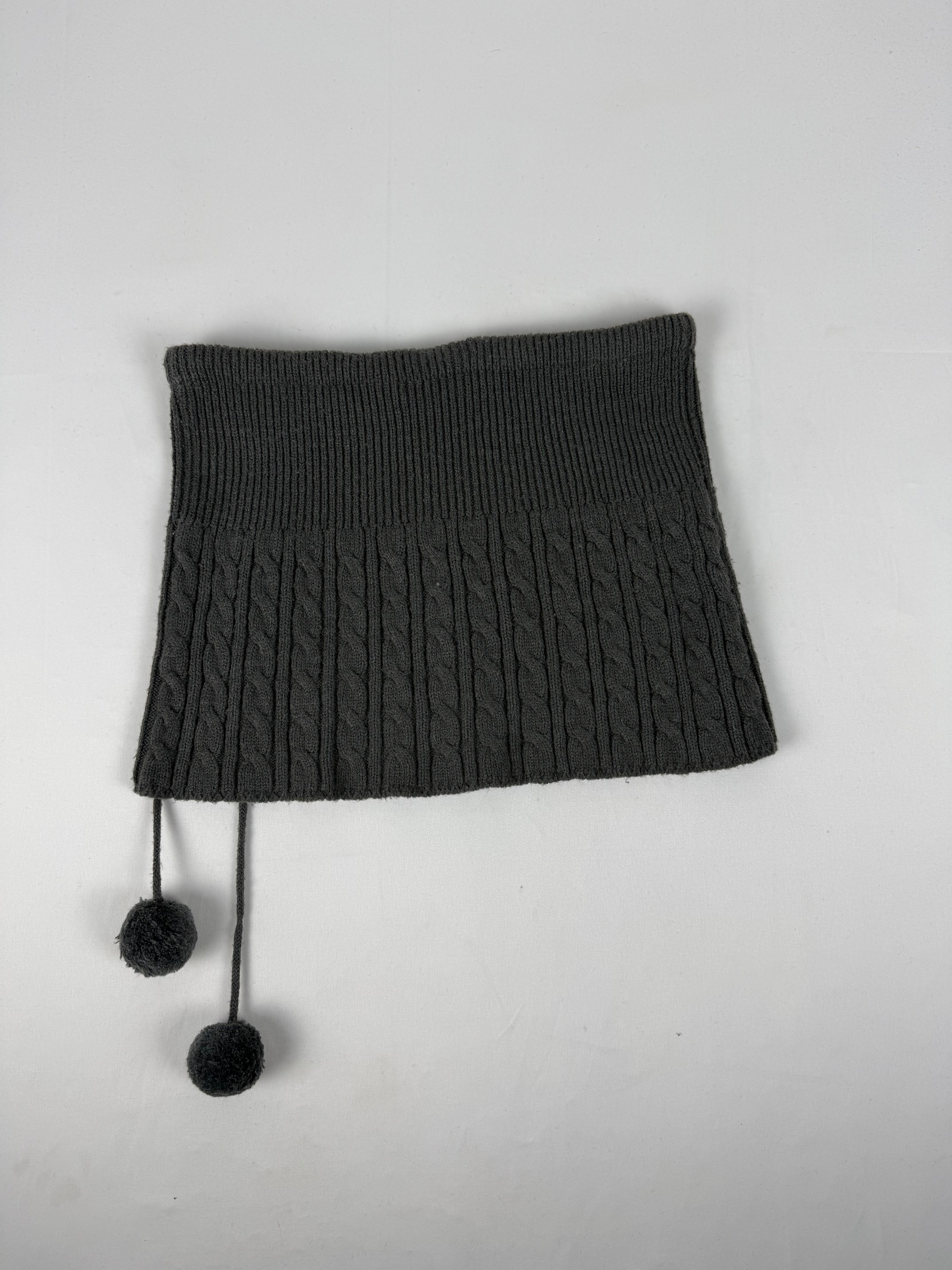 Grey low rise knitted mini skirt (S/M)