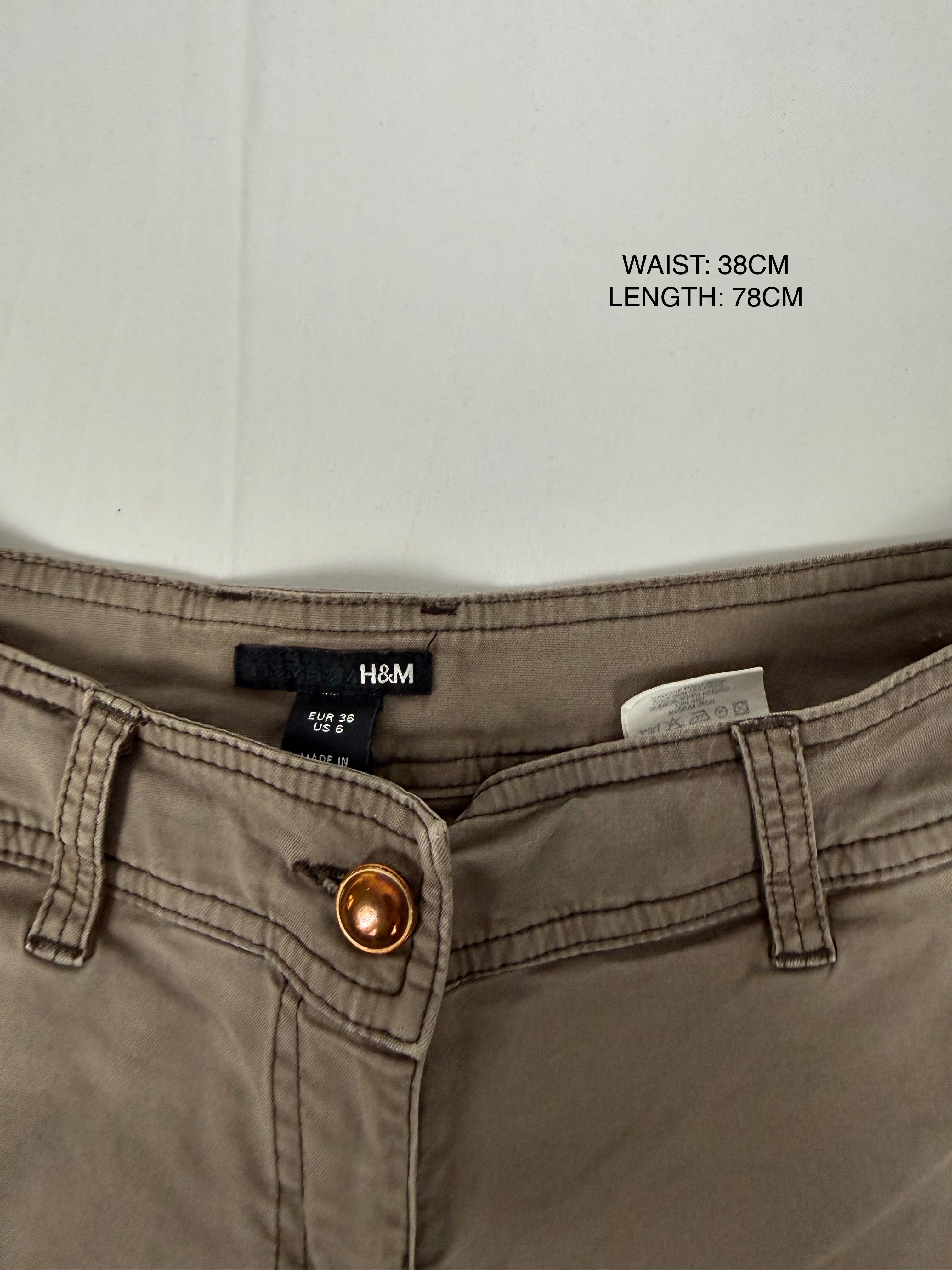 Khaki low rise cargo capri pants (S/M)