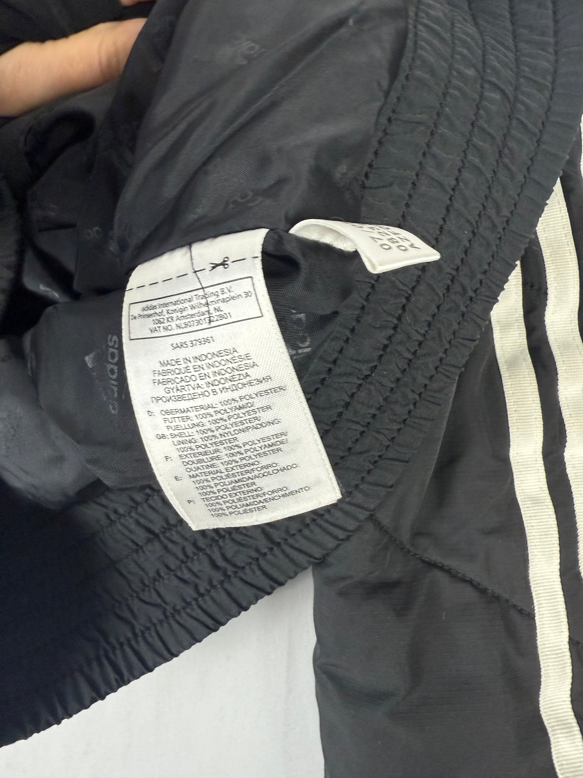 Black puffer jacket (M)