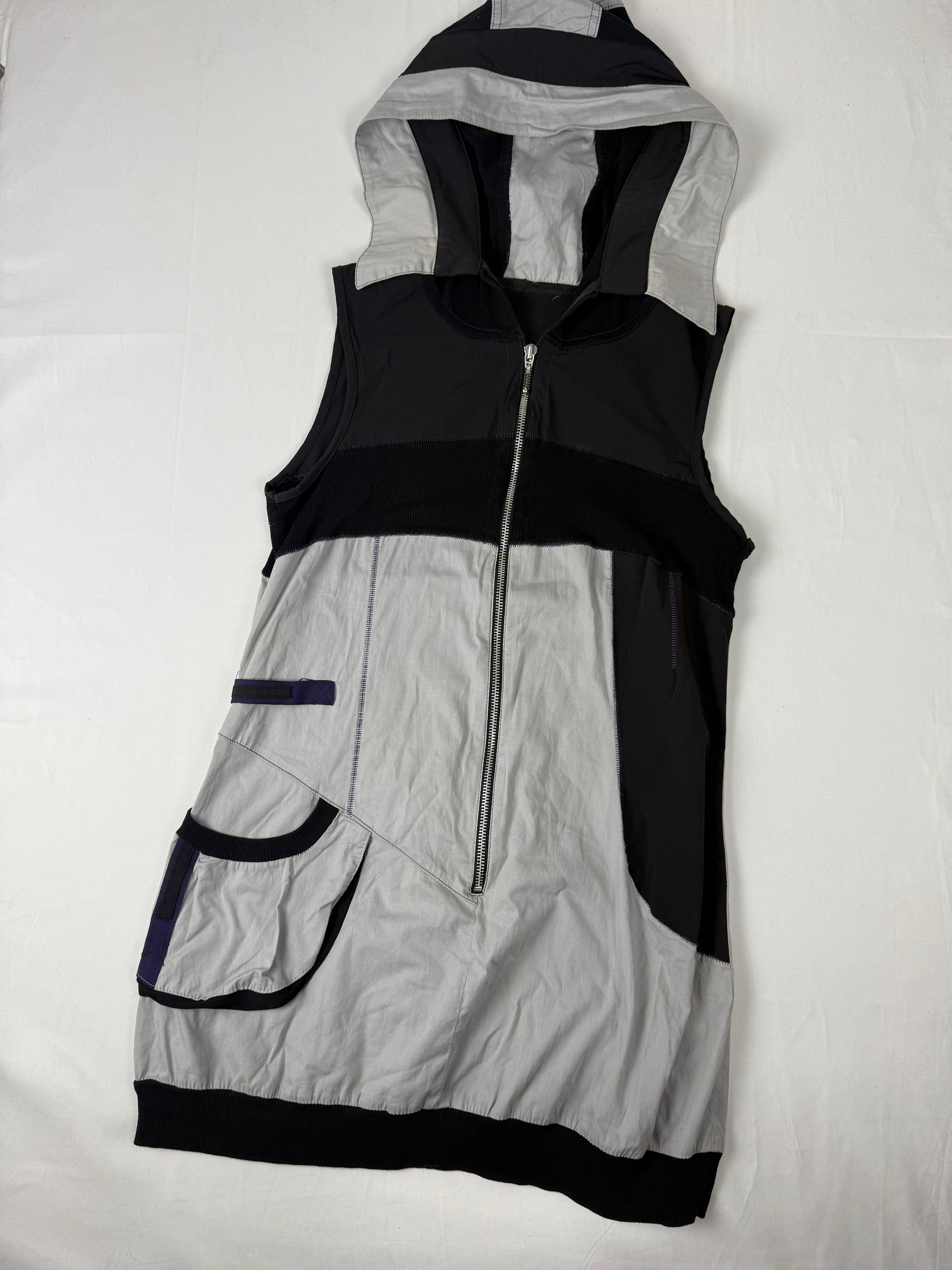 Grey hooded zip up dress (L)