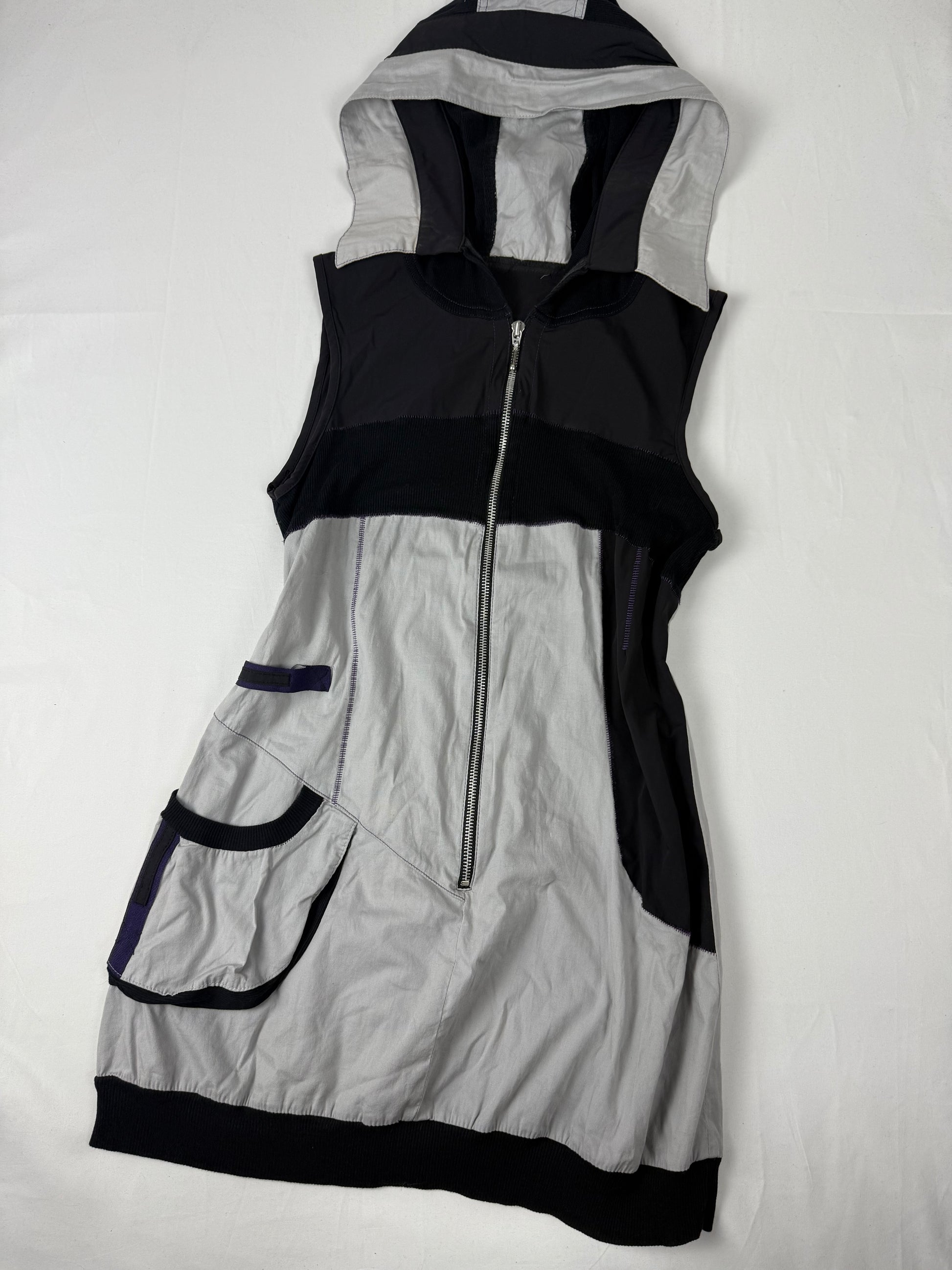 Grey hooded zip up dress (L)
