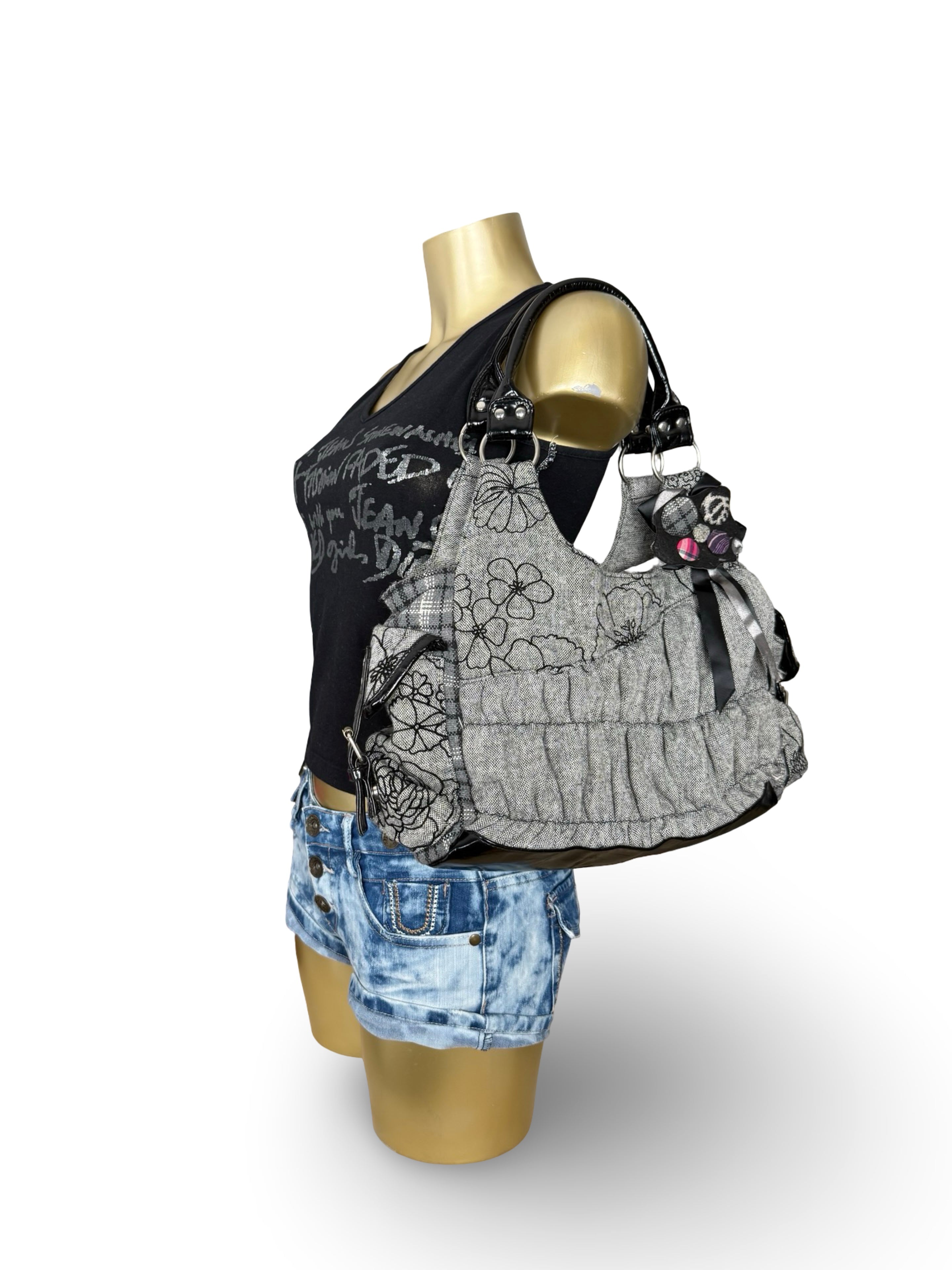 Grey shoulder bag with charms (20x38cm)