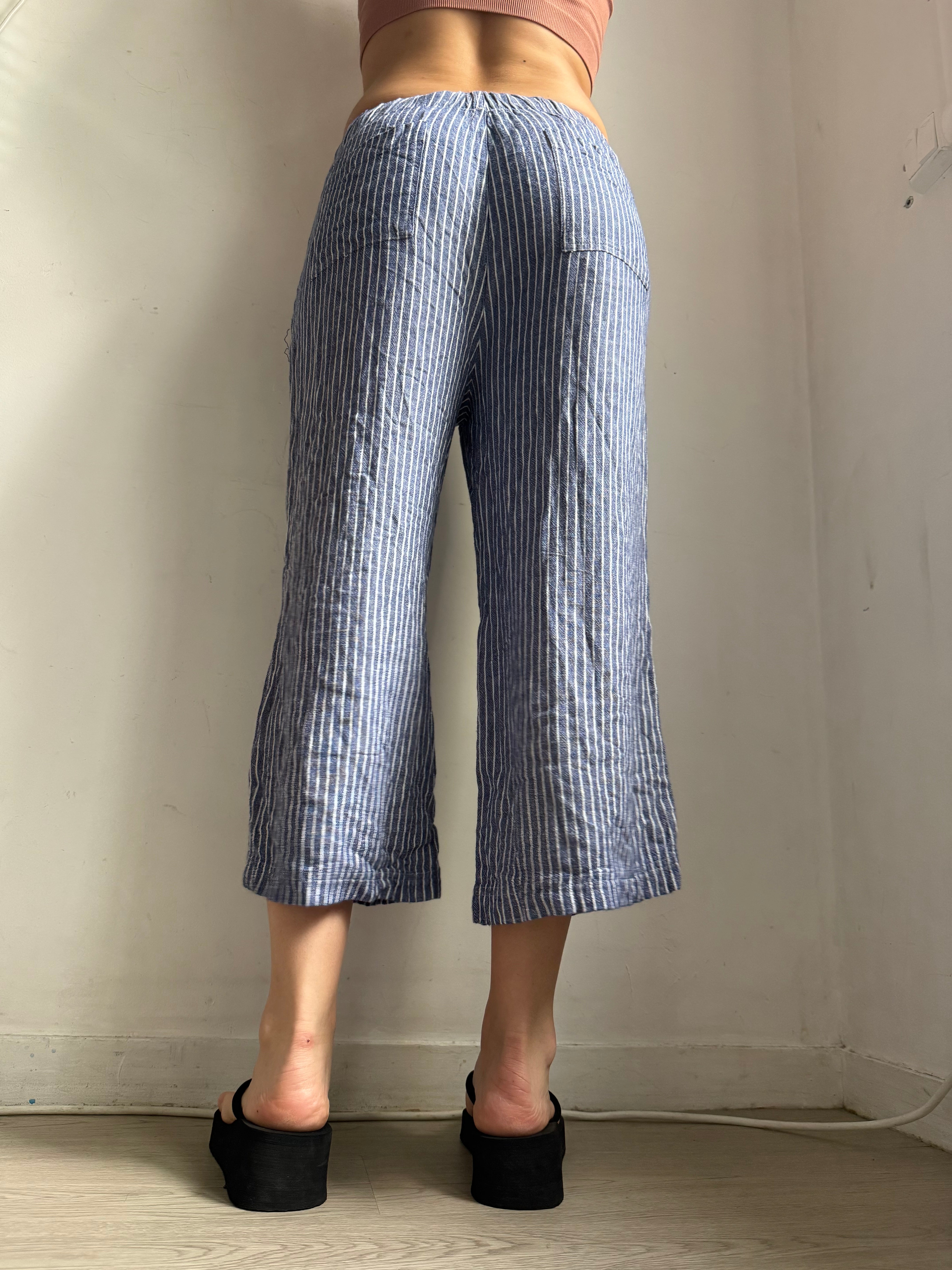 Blue striped cotton capri pants (M)