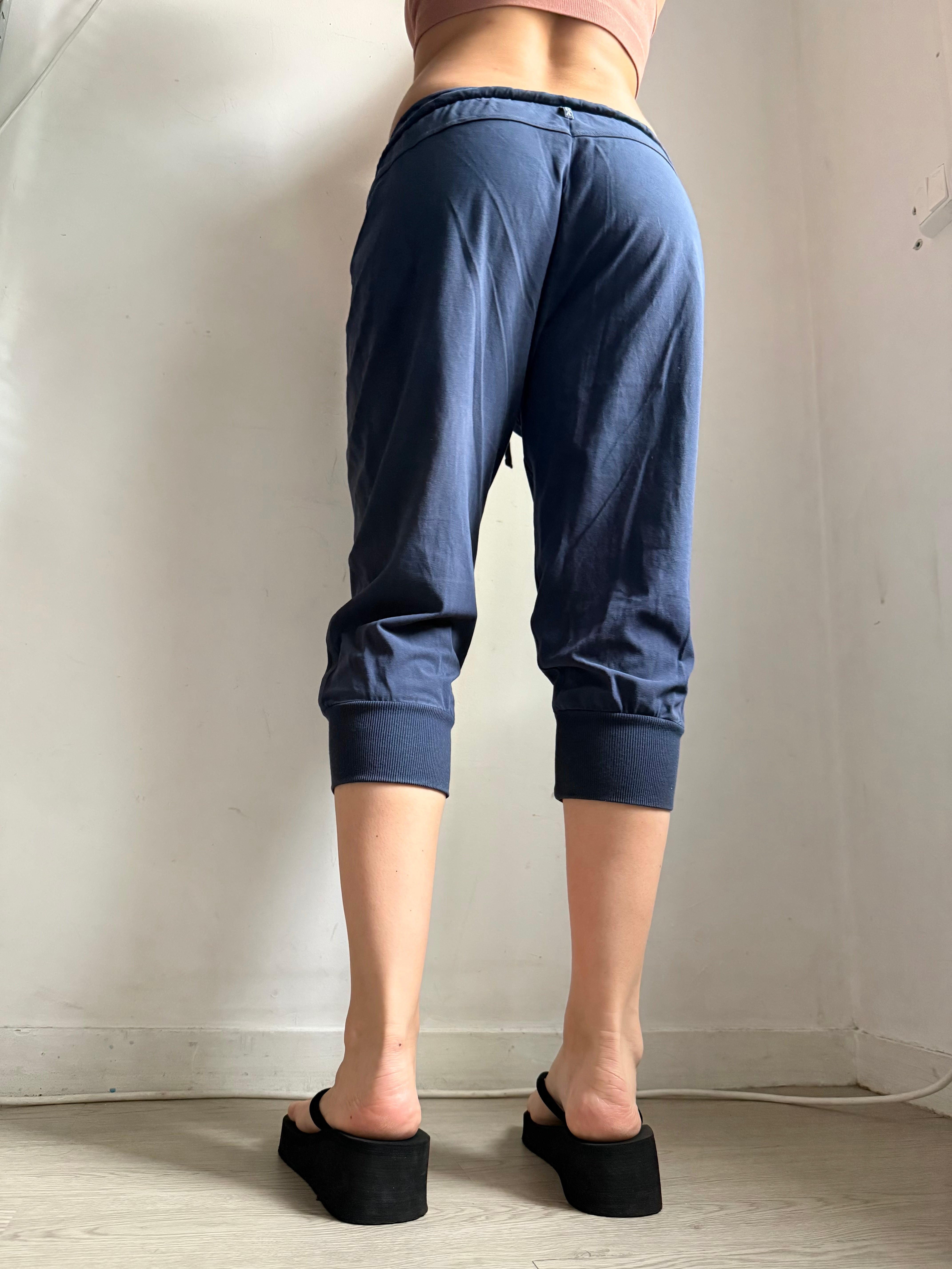 Navy cotton activewear capri pants (M)