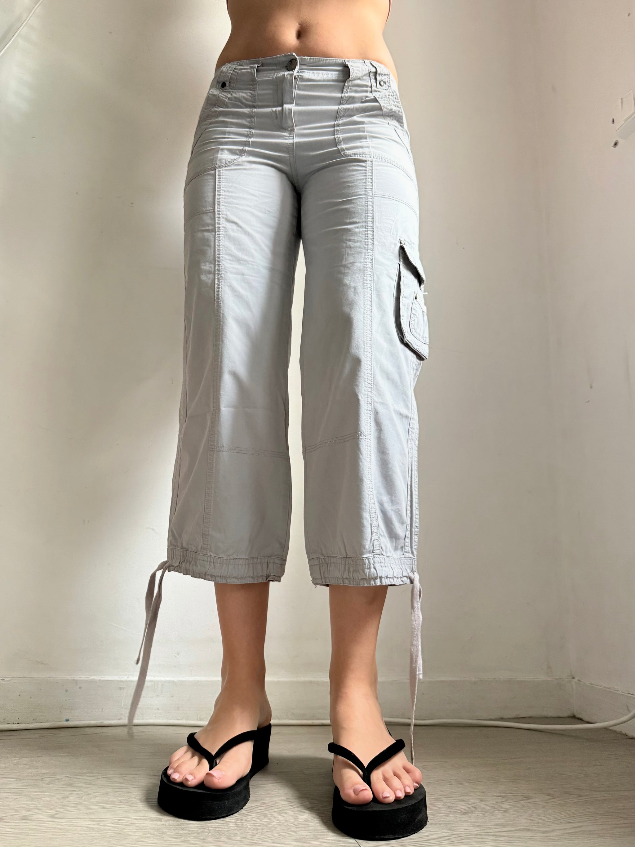 Grey cotton cargo capri pants (M)