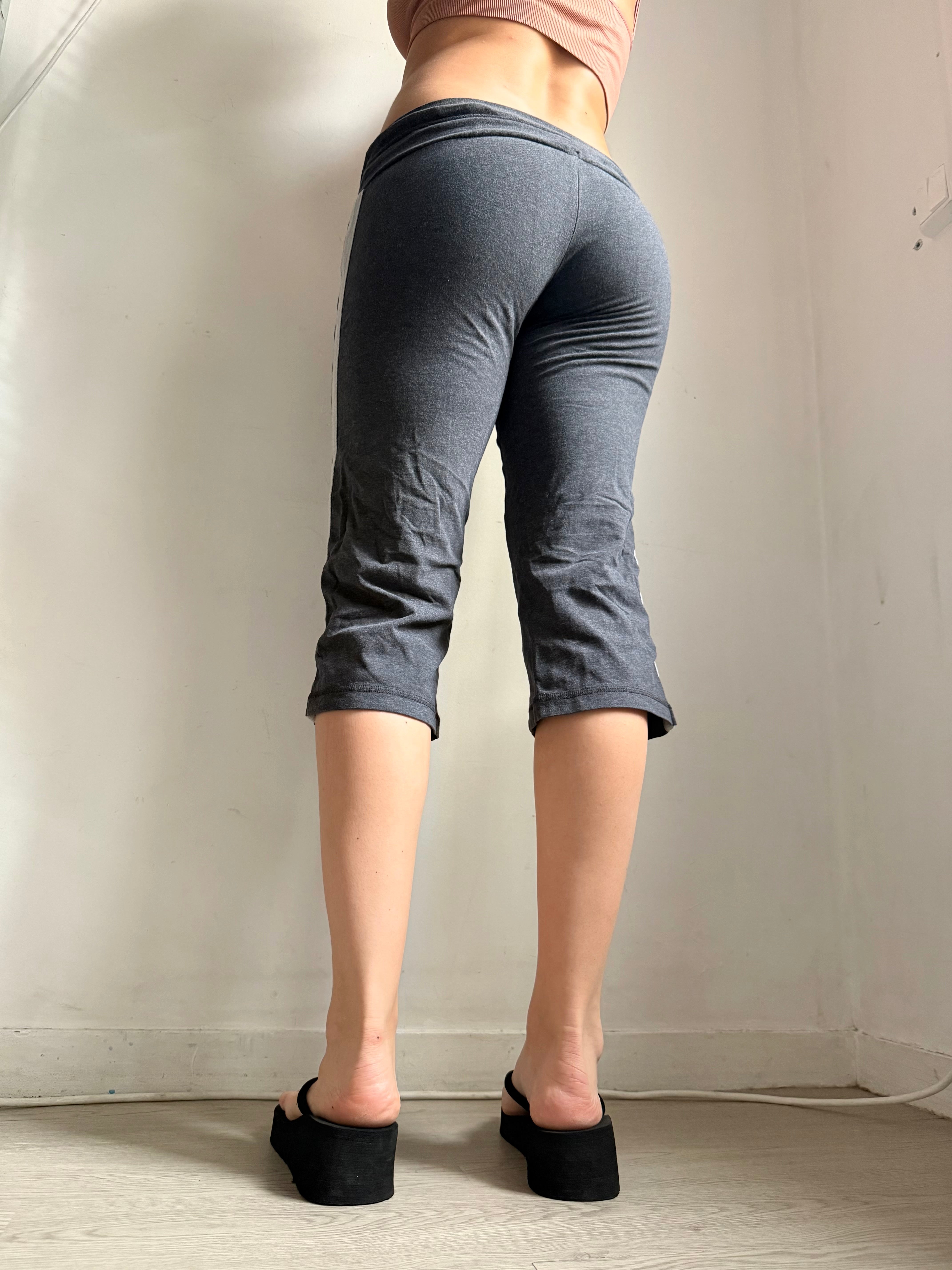 Grey cotton activewear capri pants (S)