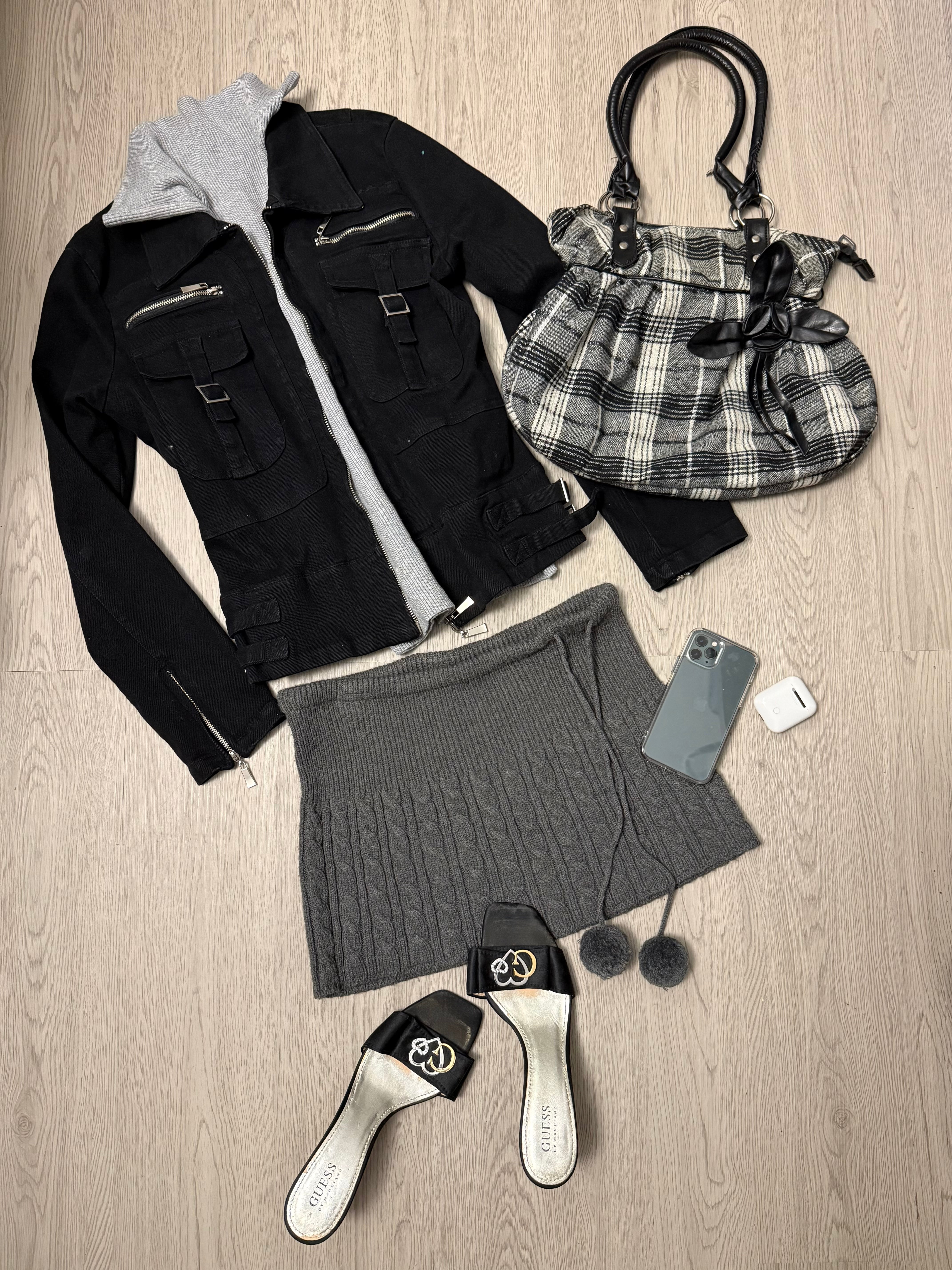 Grey low rise knitted mini skirt (S/M)