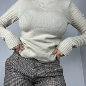 Beige turtleneck jumper (S/M)