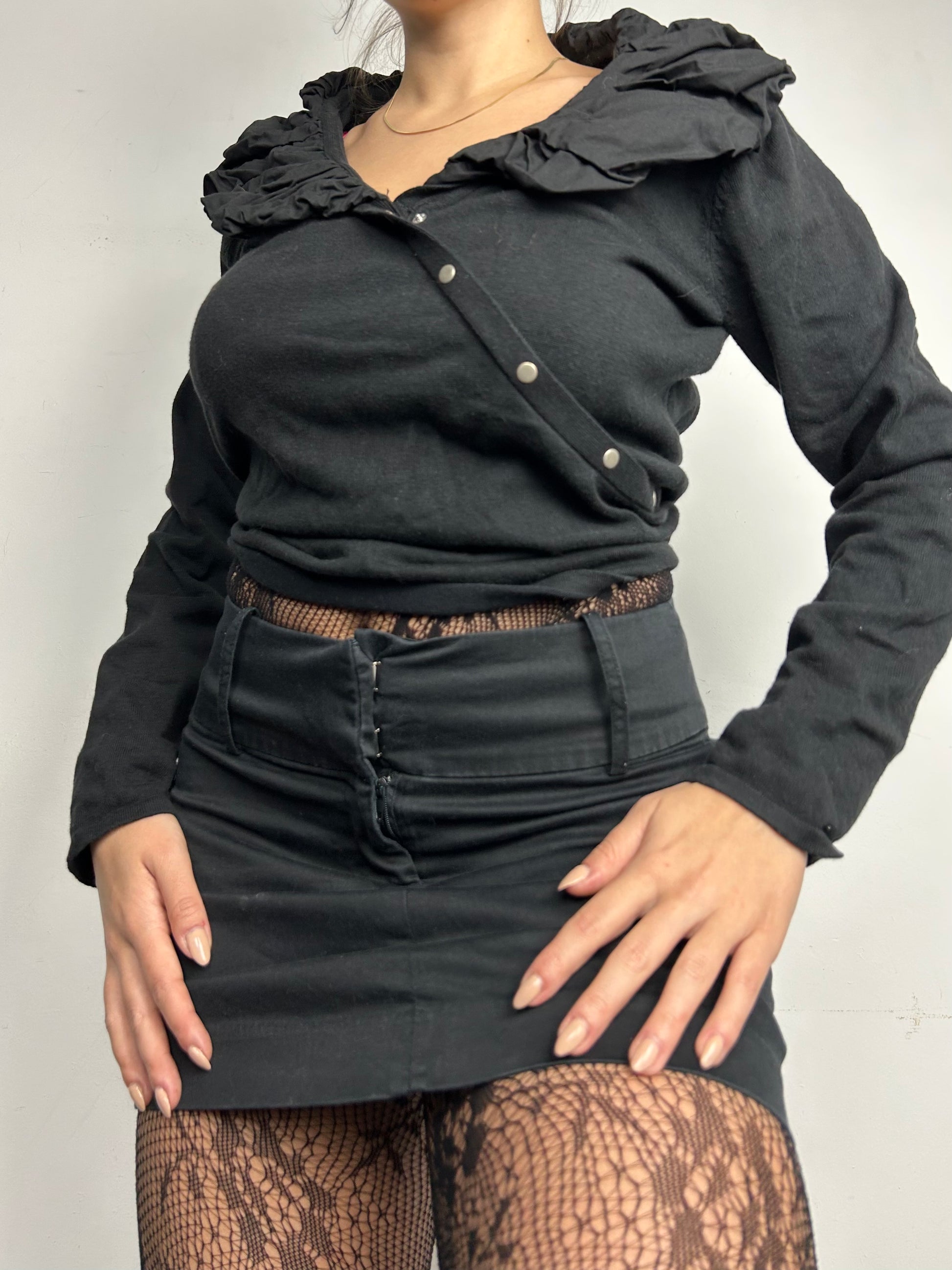 Black buttons up jumper (M)