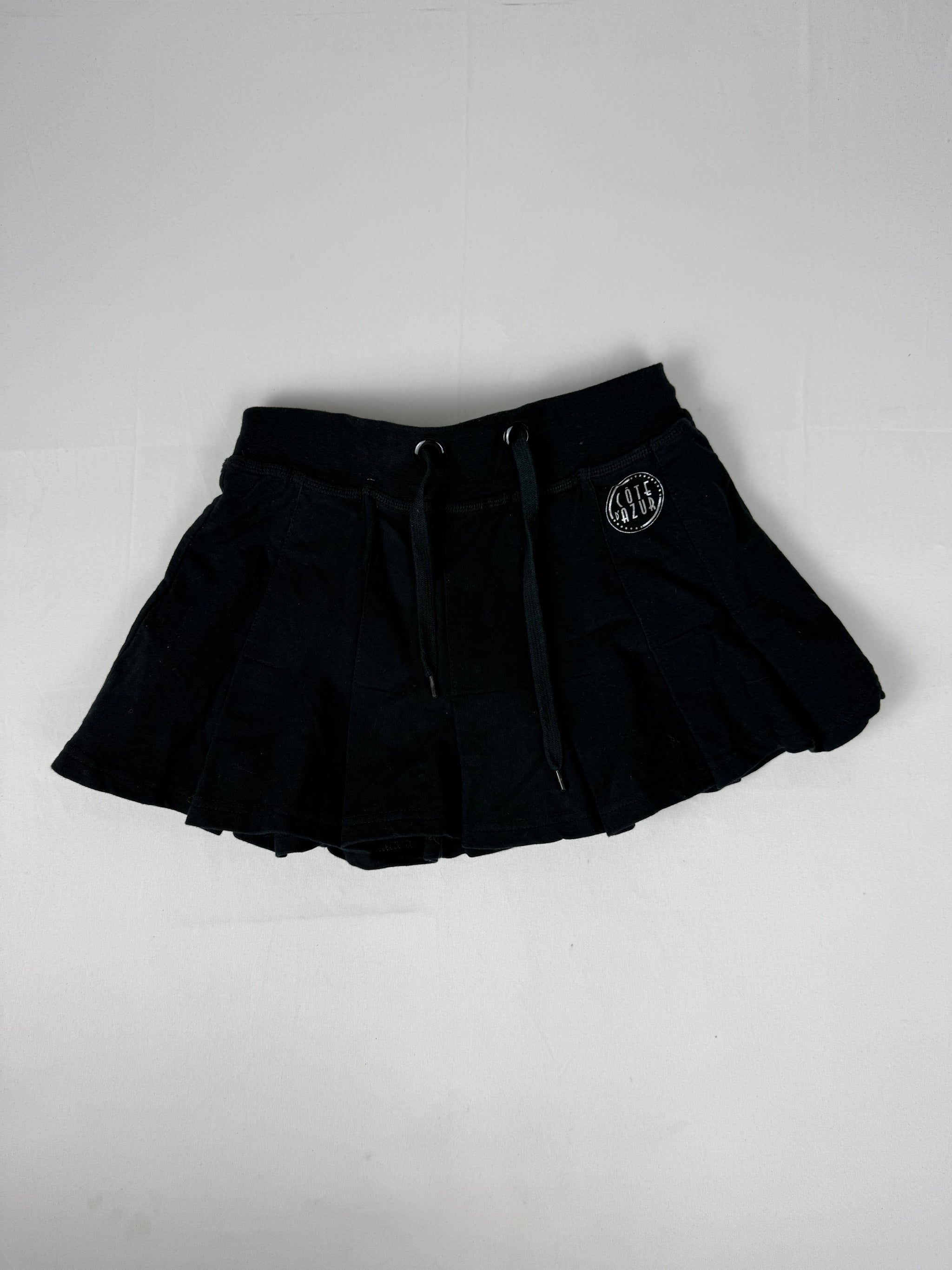 Black pleated low rise built in shorts mini skirt (S)
