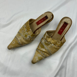 Beige pointed toes kitten heels (36)