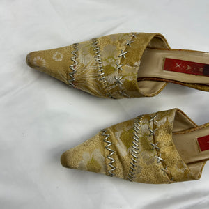 Beige pointed toes kitten heels (36)