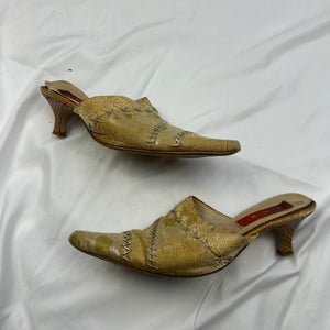 Beige pointed toes kitten heels (36)