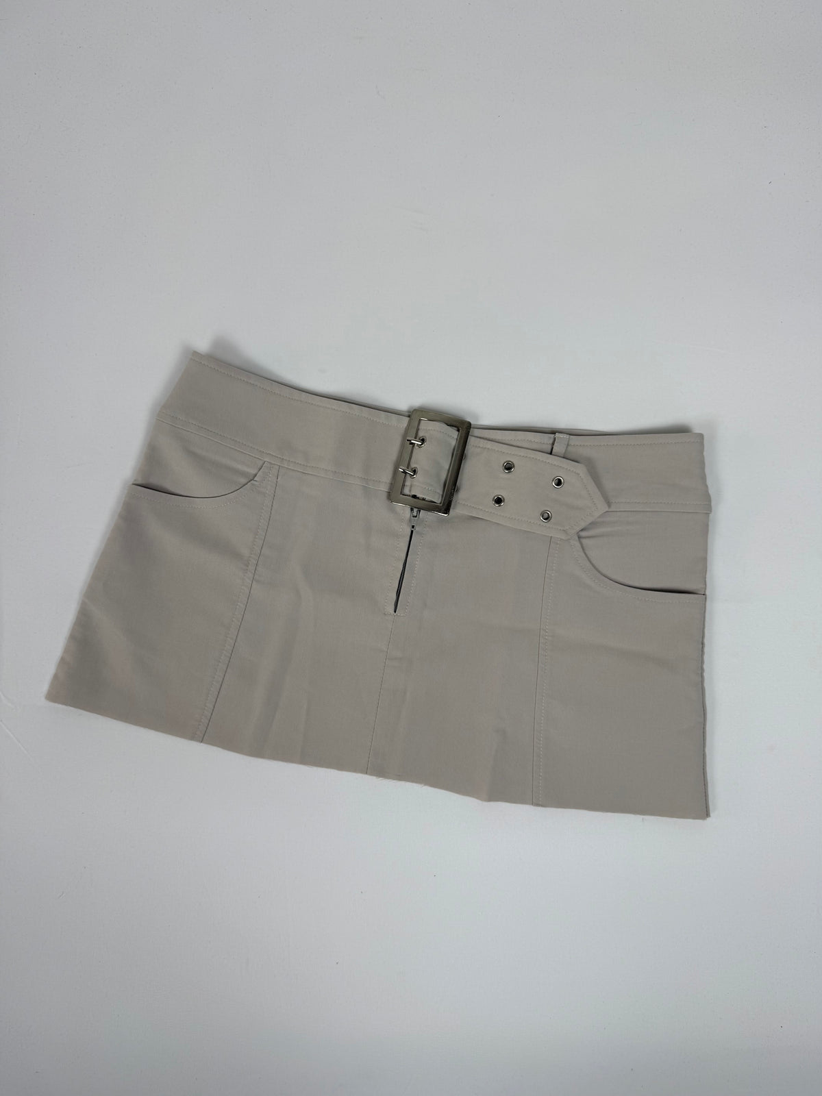 Beige low rise mini skirt with belt (M)