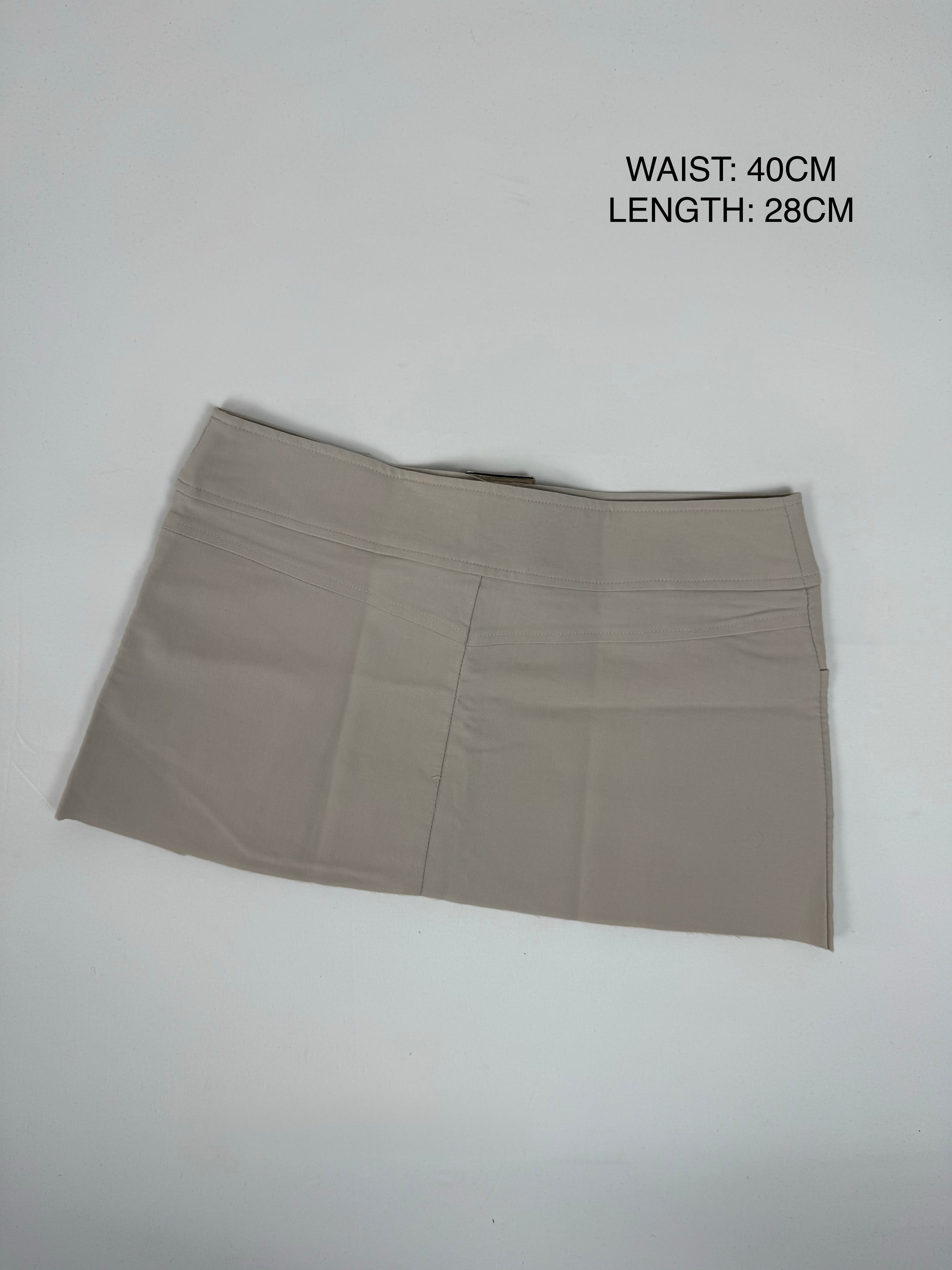 Beige low rise mini skirt with belt (M)