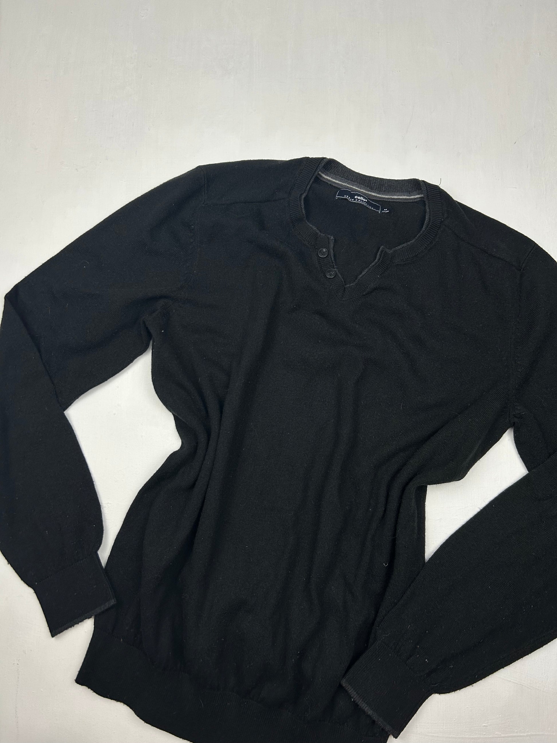 Black round neck jumper (S/M)