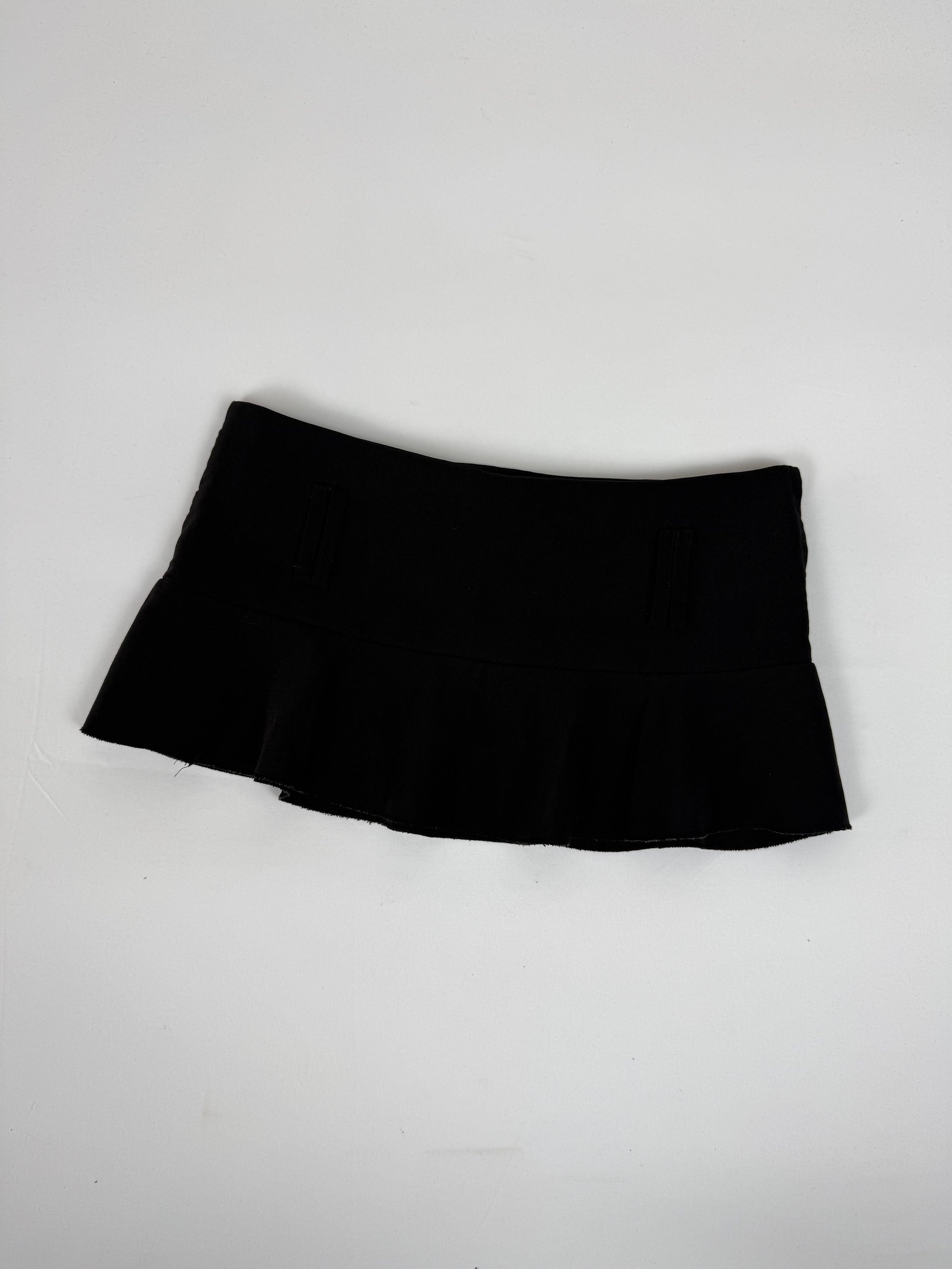 Black pleated low rise mini skirt (M)