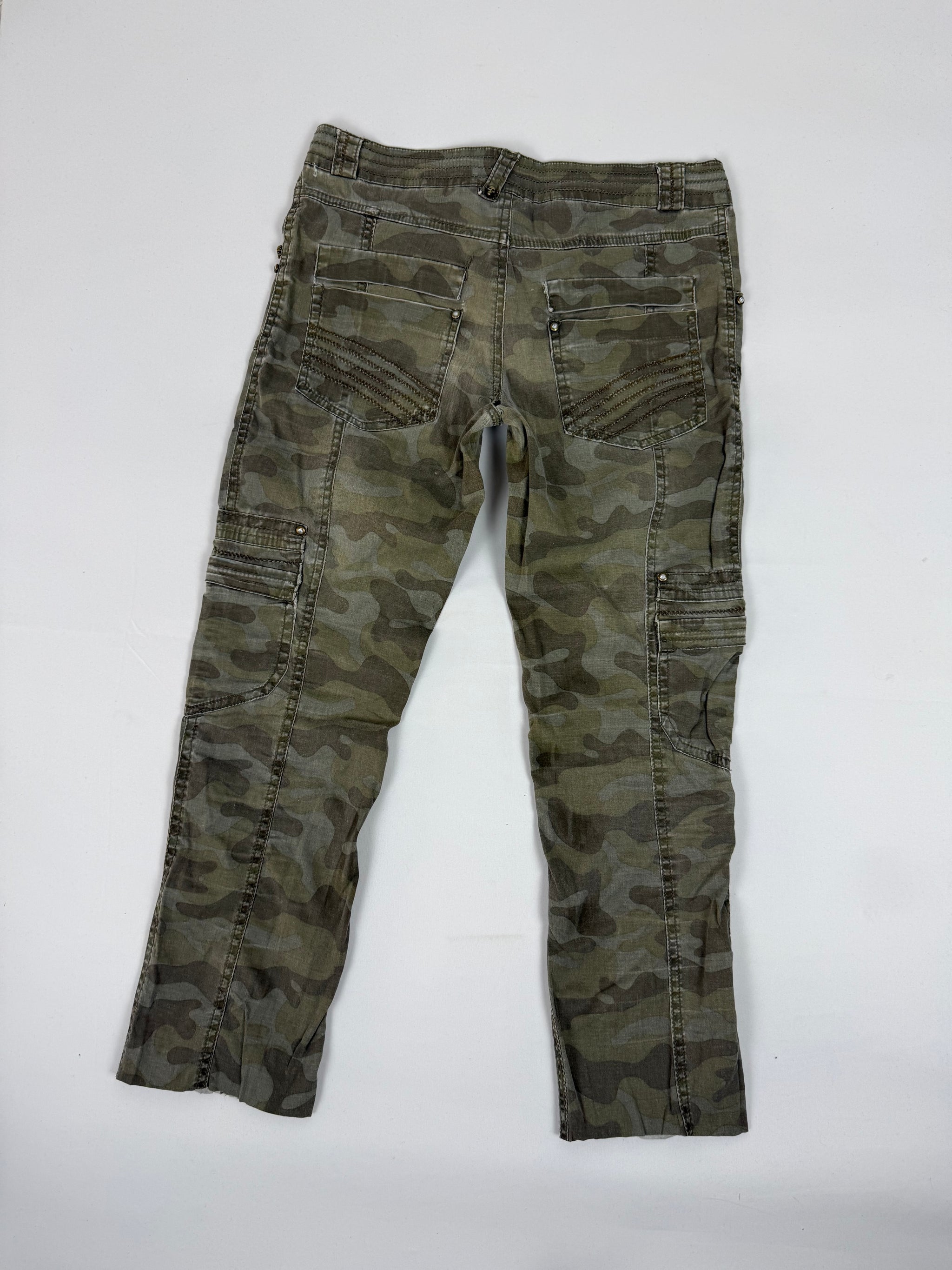Khaki camo denim capri pants (S)
