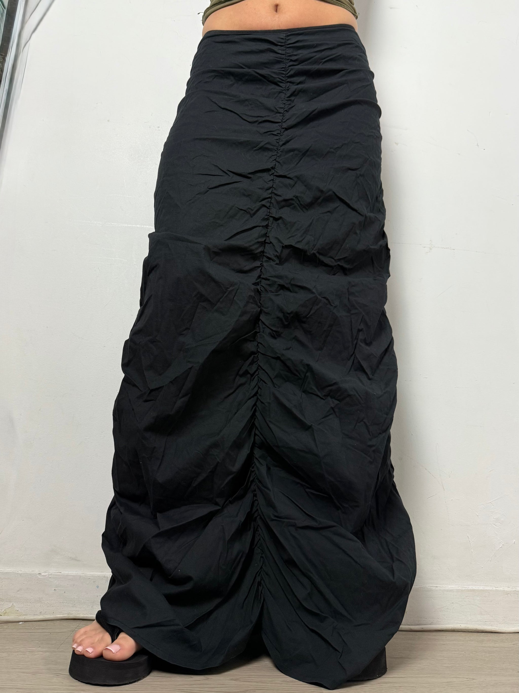 Black ruched maxi skirt (S)
