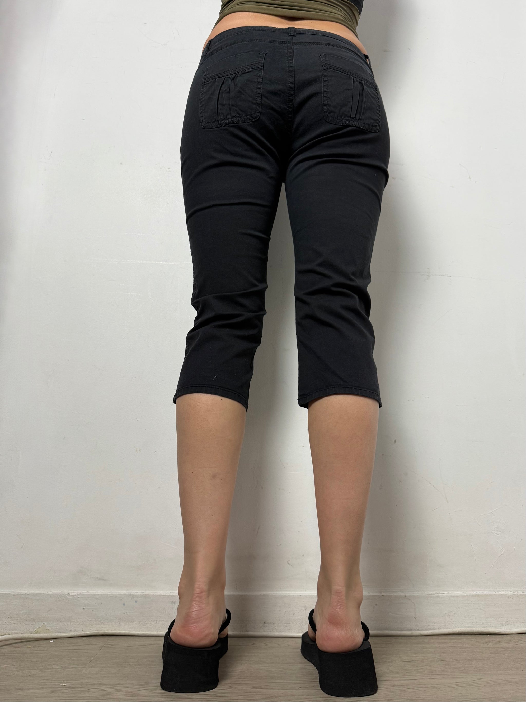 Black low rise cotton capri pants (S)