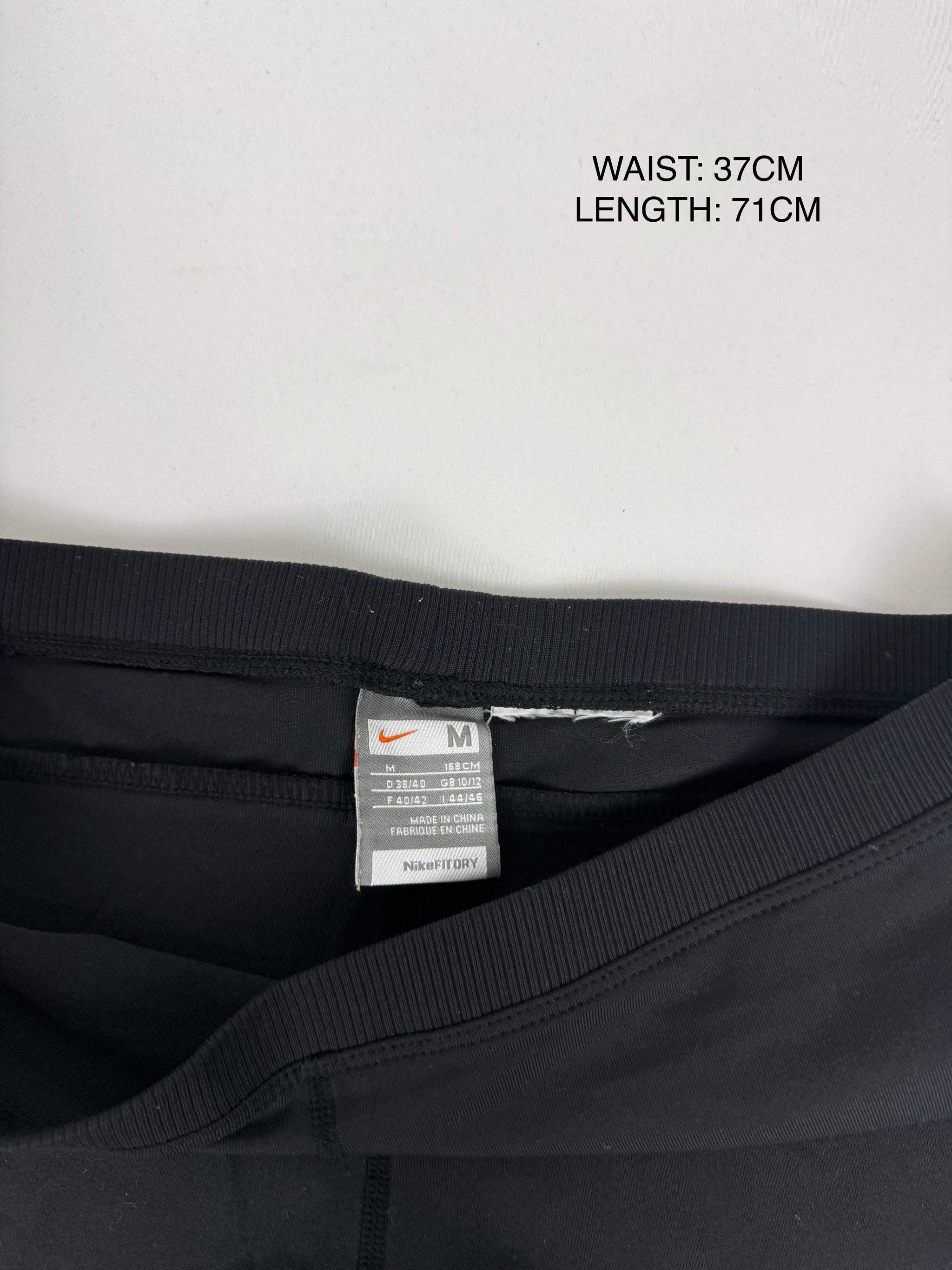 Black activewear capri pants