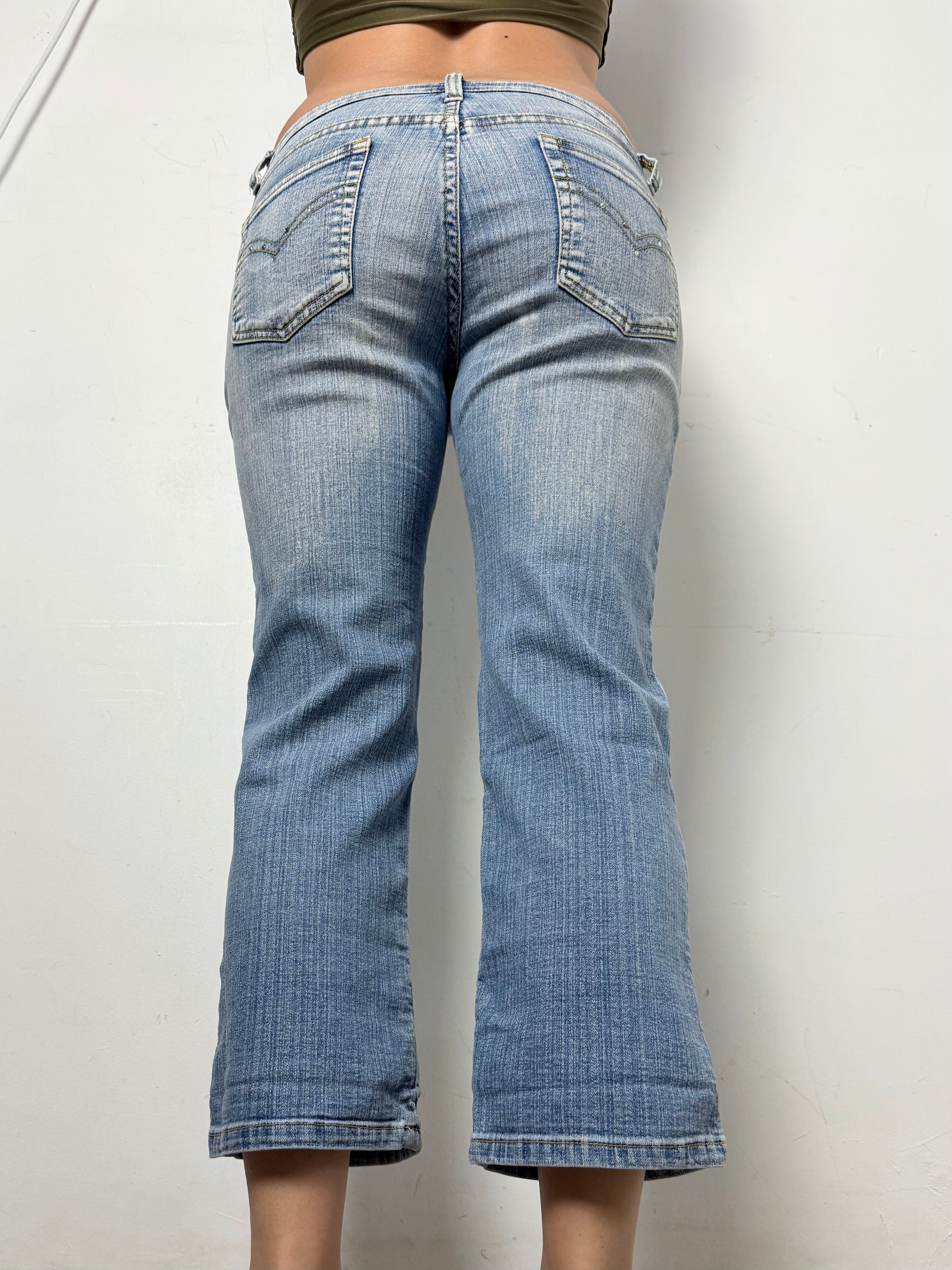 Blue denim low rise capri pants (M)