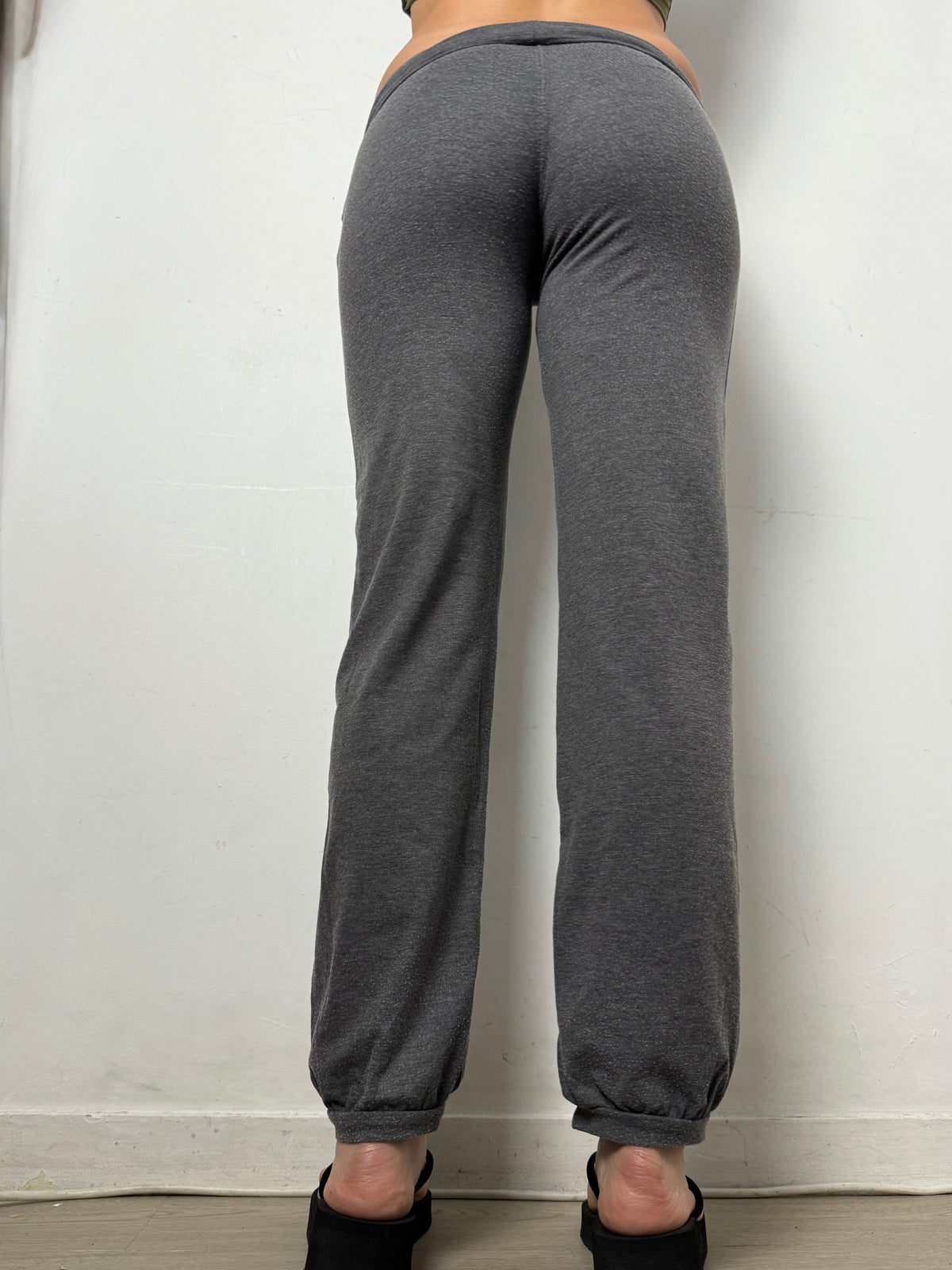 Grey low rise activewear pants (XS)