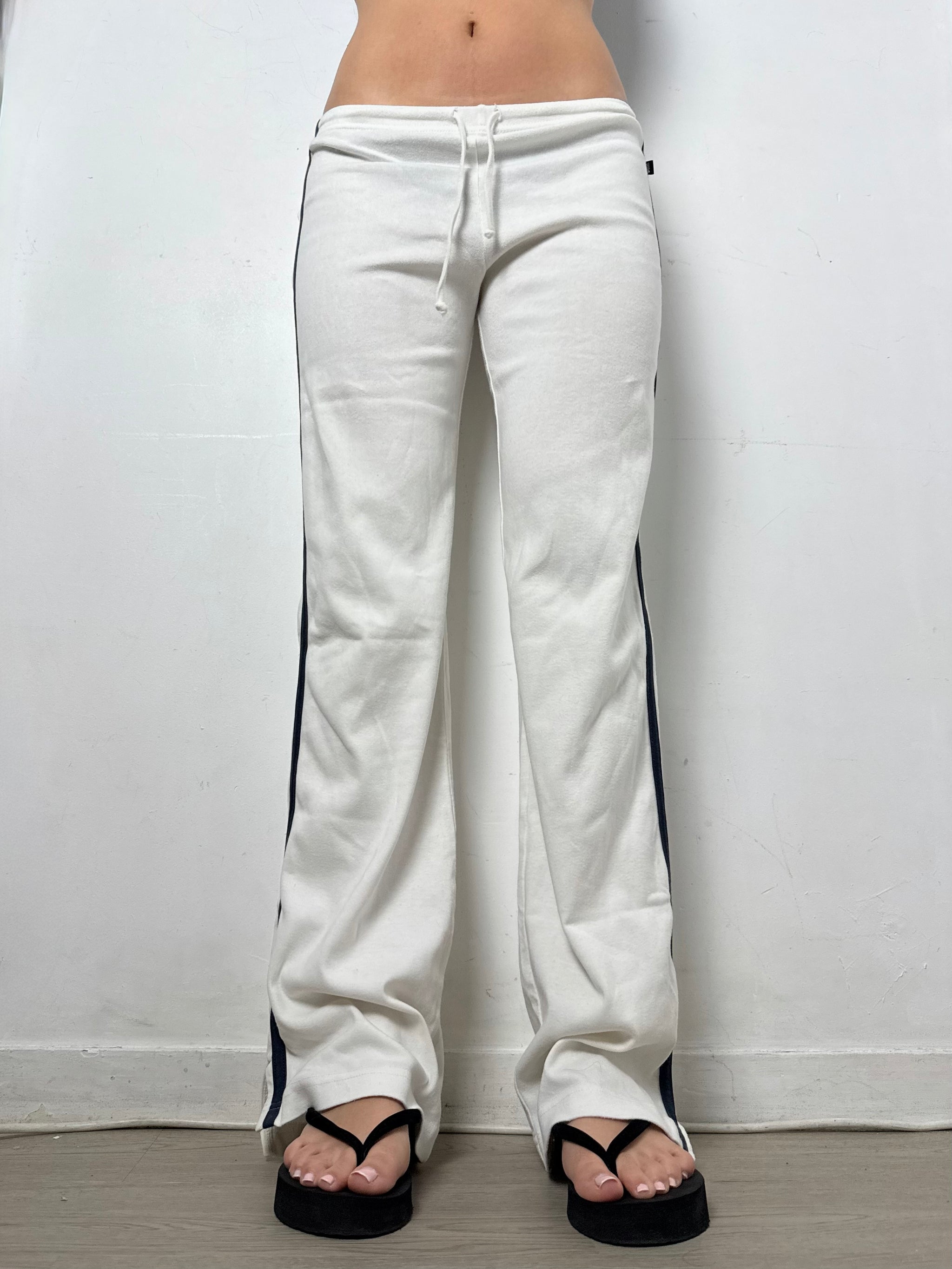 White activewear low rise joggers pants (M)