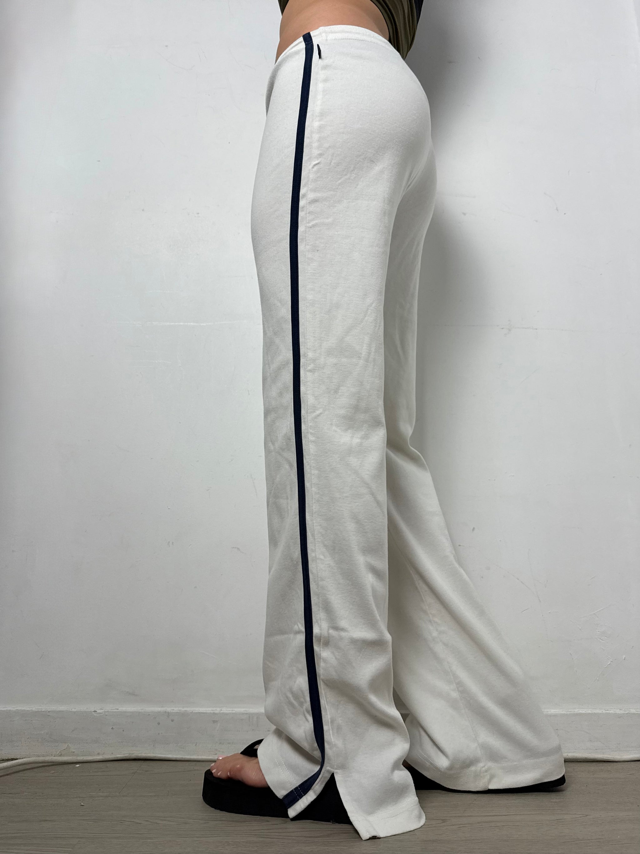 White activewear low rise joggers pants (M)