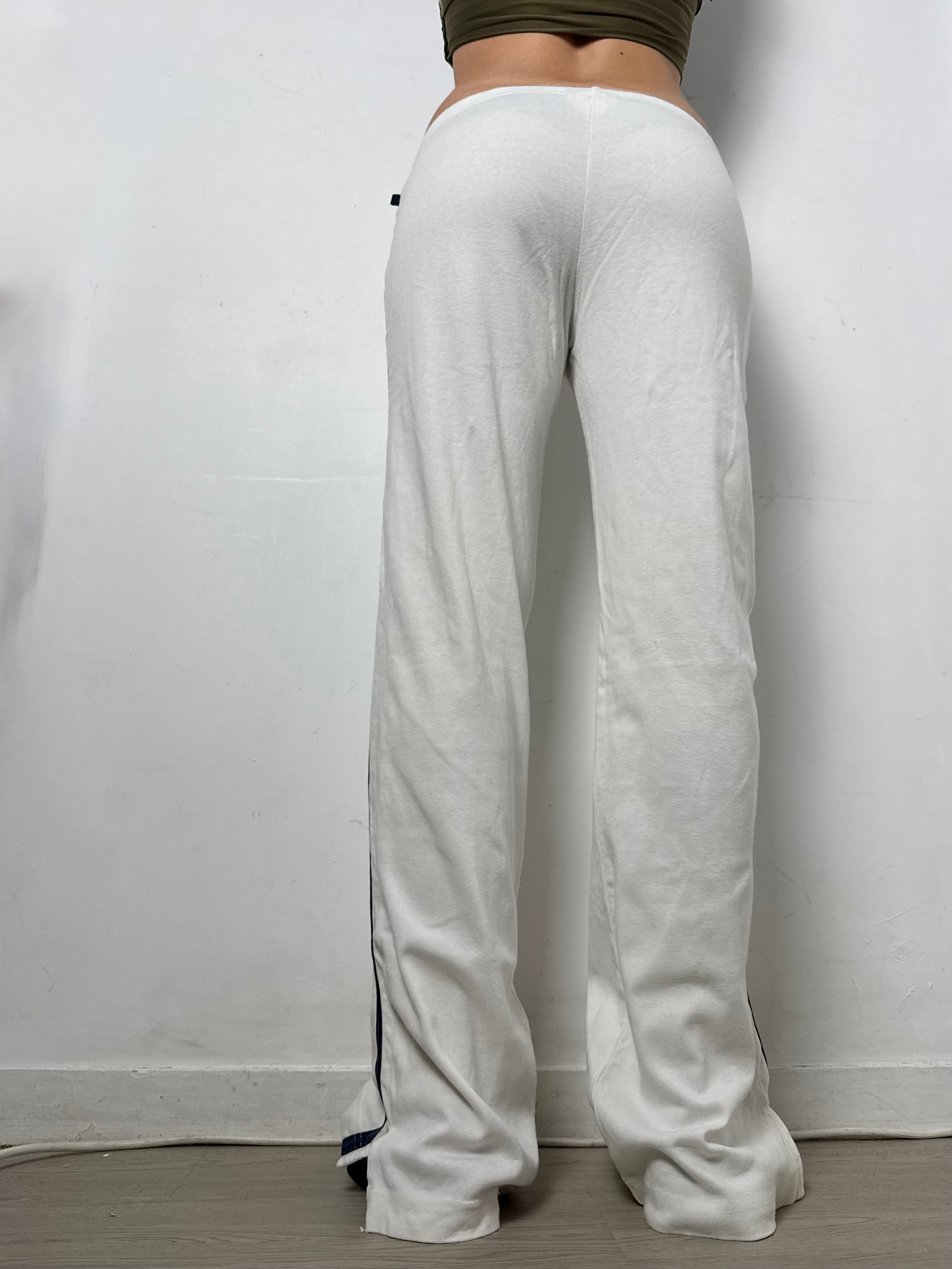 White activewear low rise joggers pants (M)