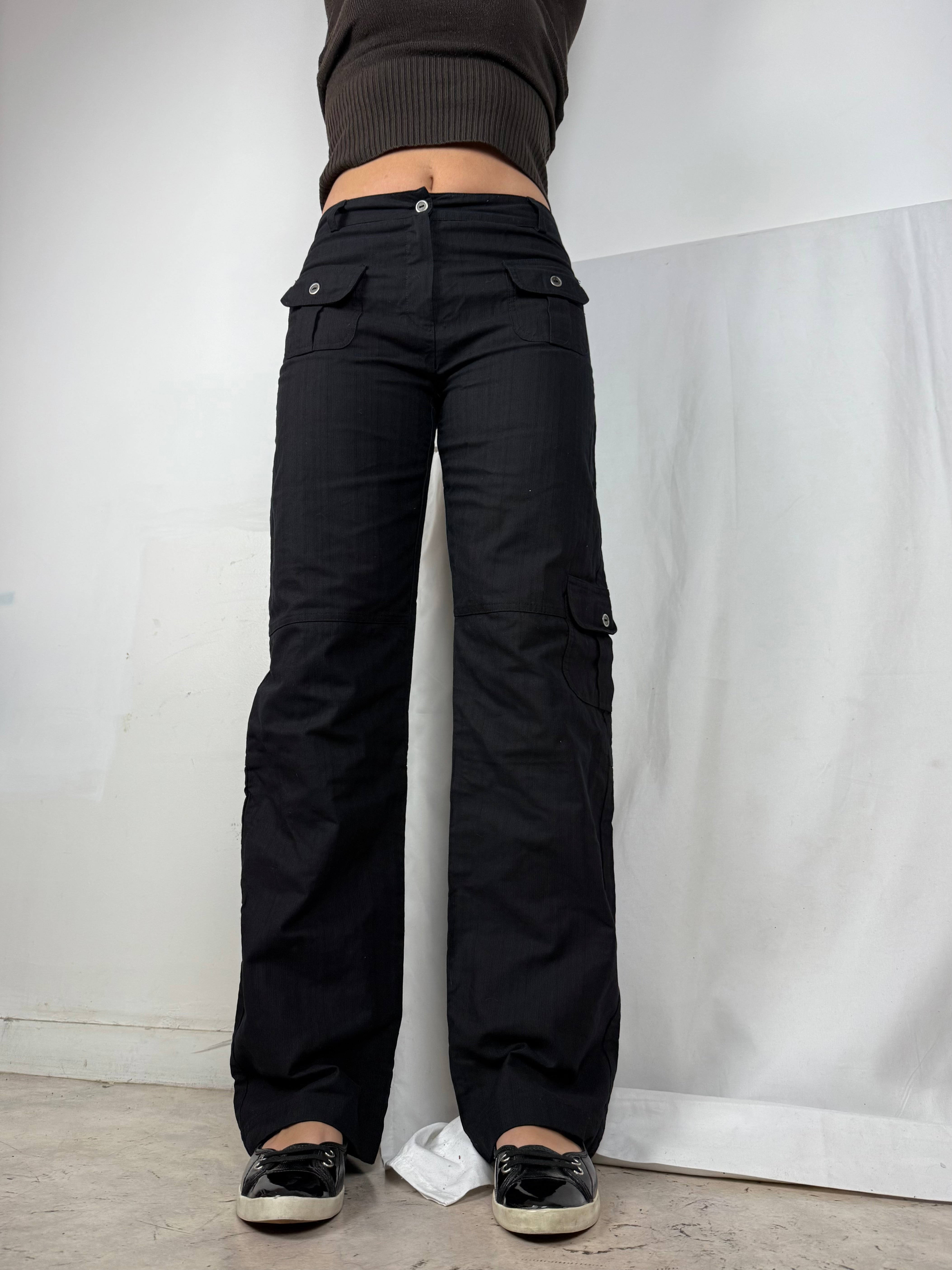 Black mid rise baggy cargo pants (S)