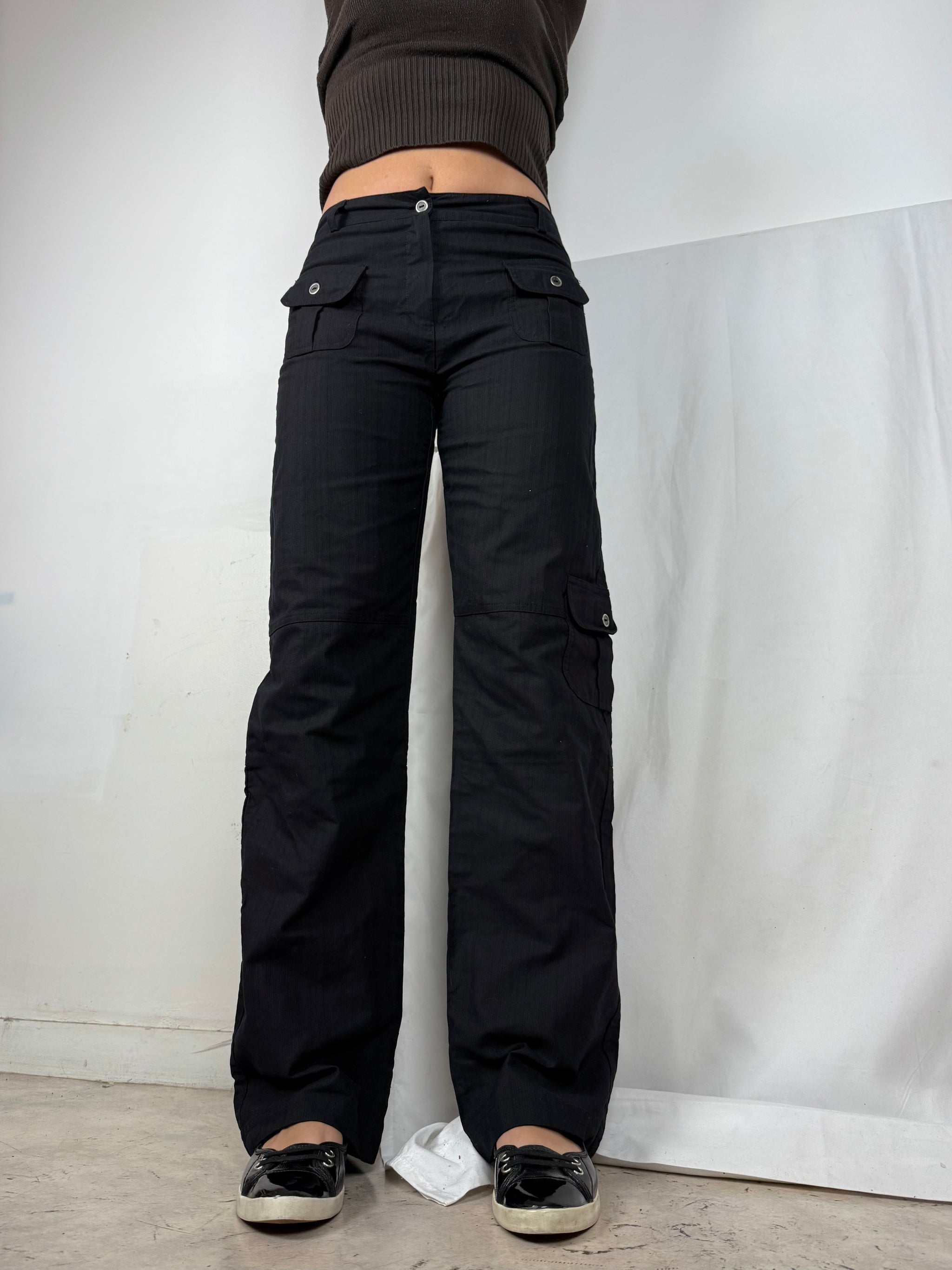 Black mid rise baggy cargo pants (S)