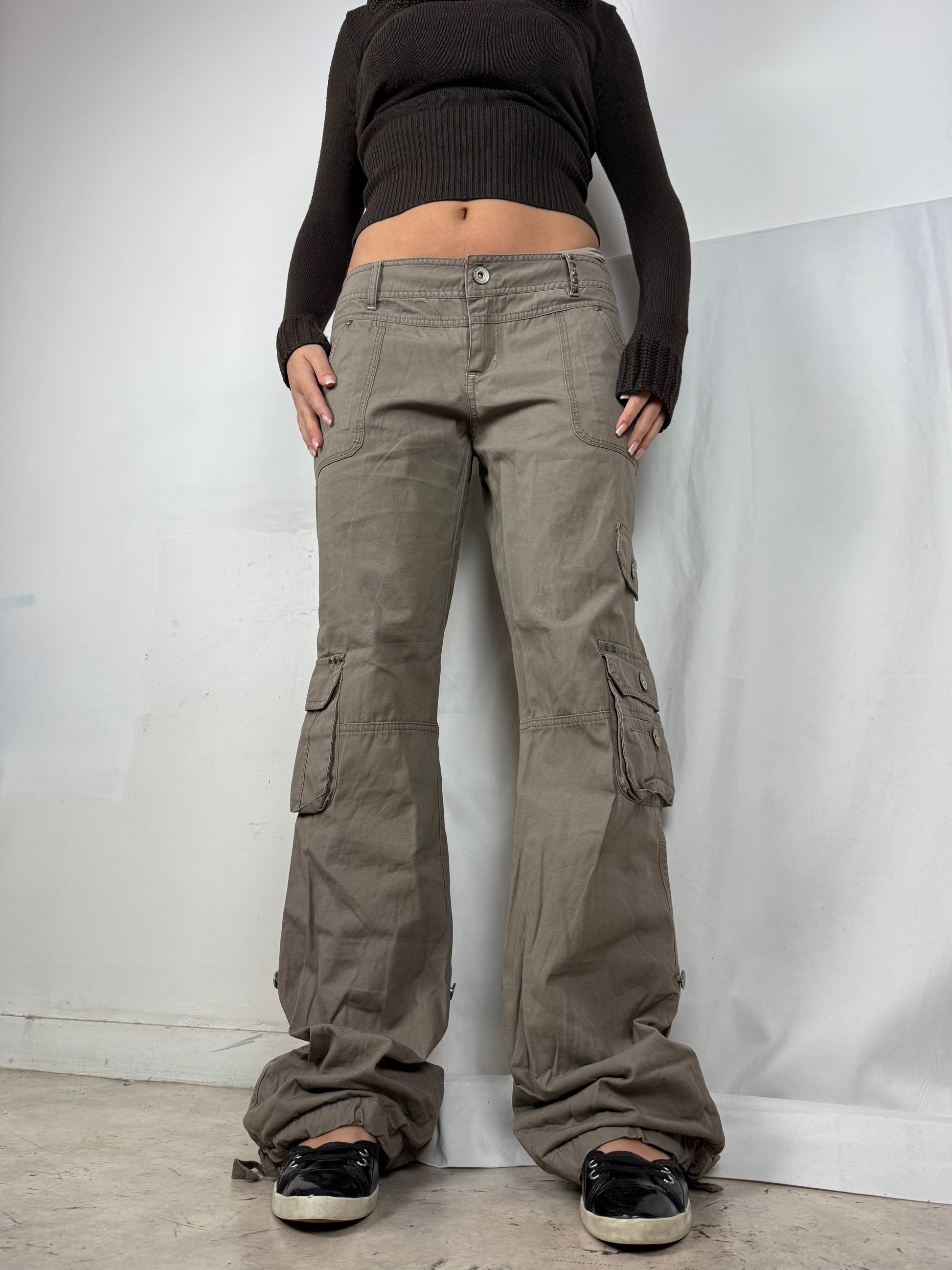 Khaki cotton  low rise cargo baggy pants (XL)
