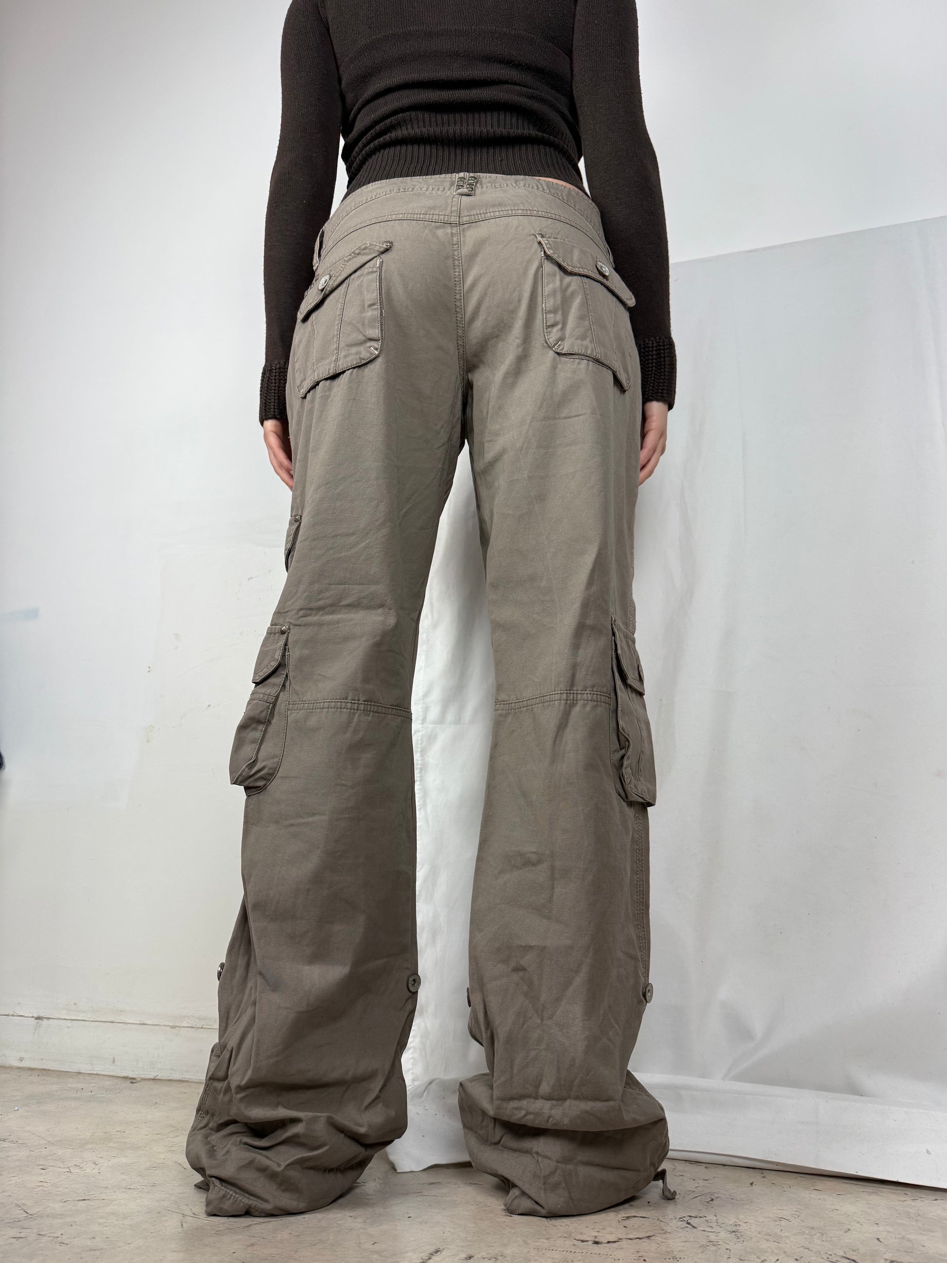 Khaki cotton  low rise cargo baggy pants (XL)