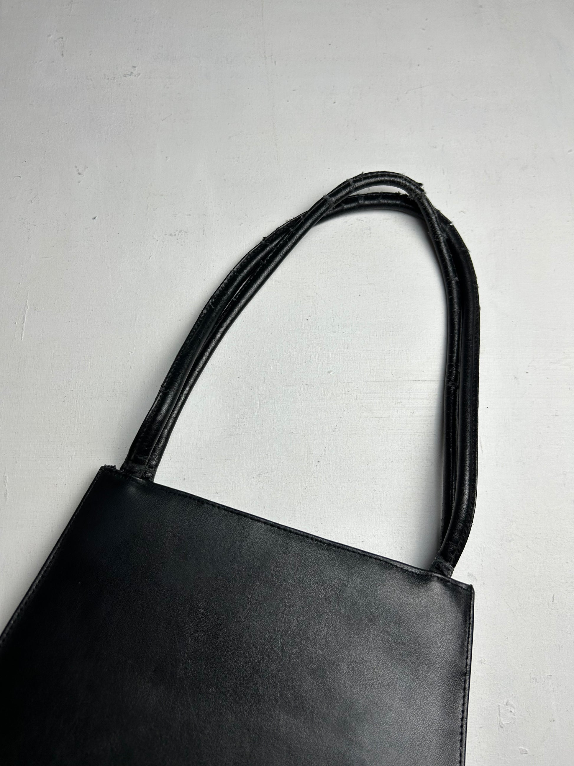 Black real leather shoulder bag (23x24cm)